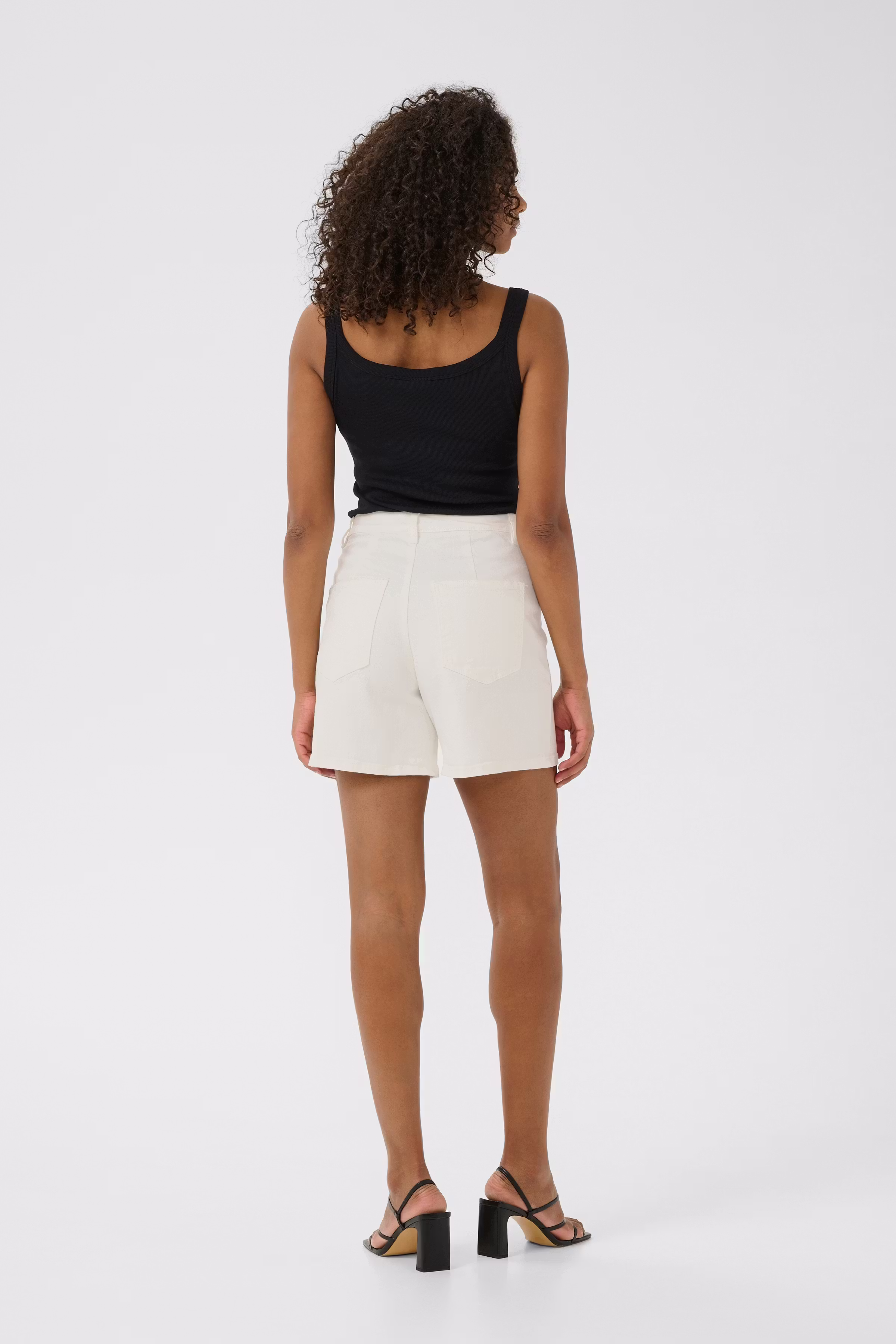 KAkarla Shorts LOOKBOOK BACK 10552465-110602