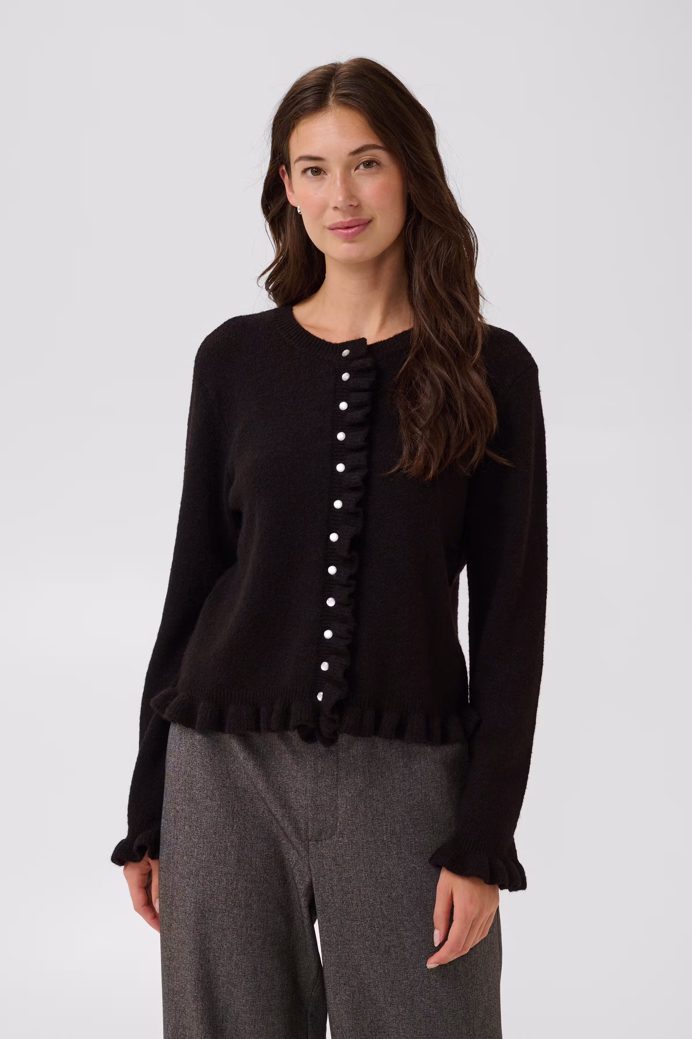 CUjulietta Cardigan mit Rüschen LOOKBOOK FRONT 50112898-1909151
