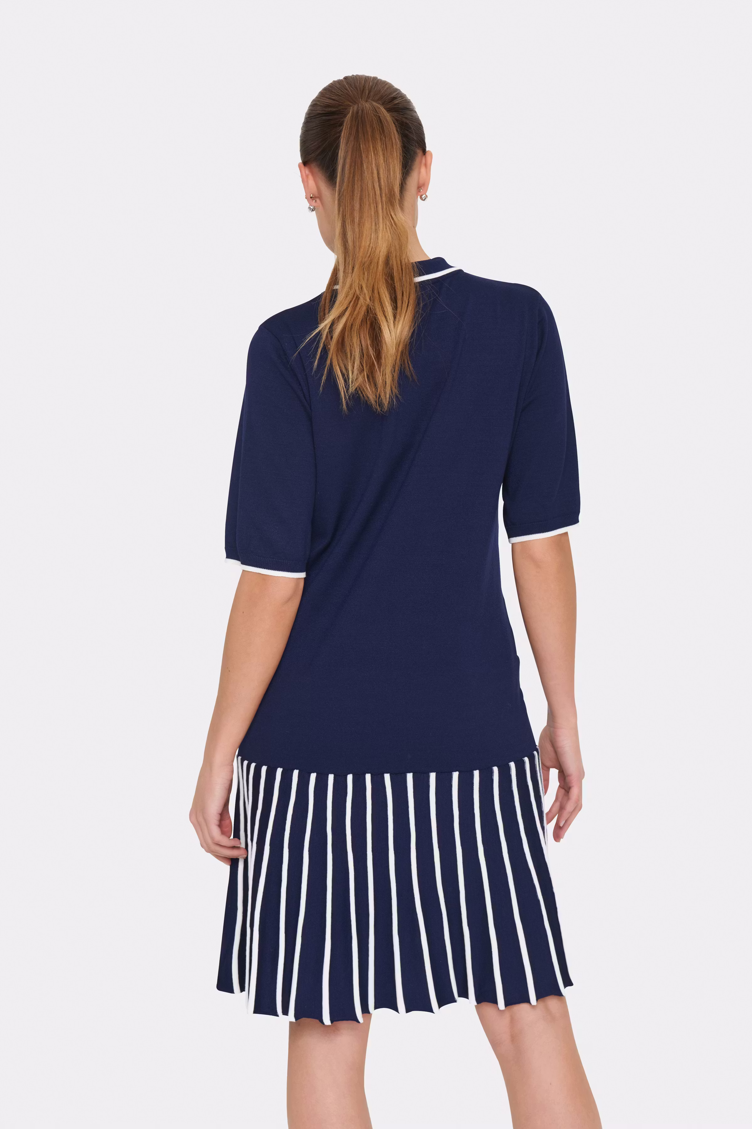 MilannaSZ Kjole LOOKBOOK BACK 30514690-193812