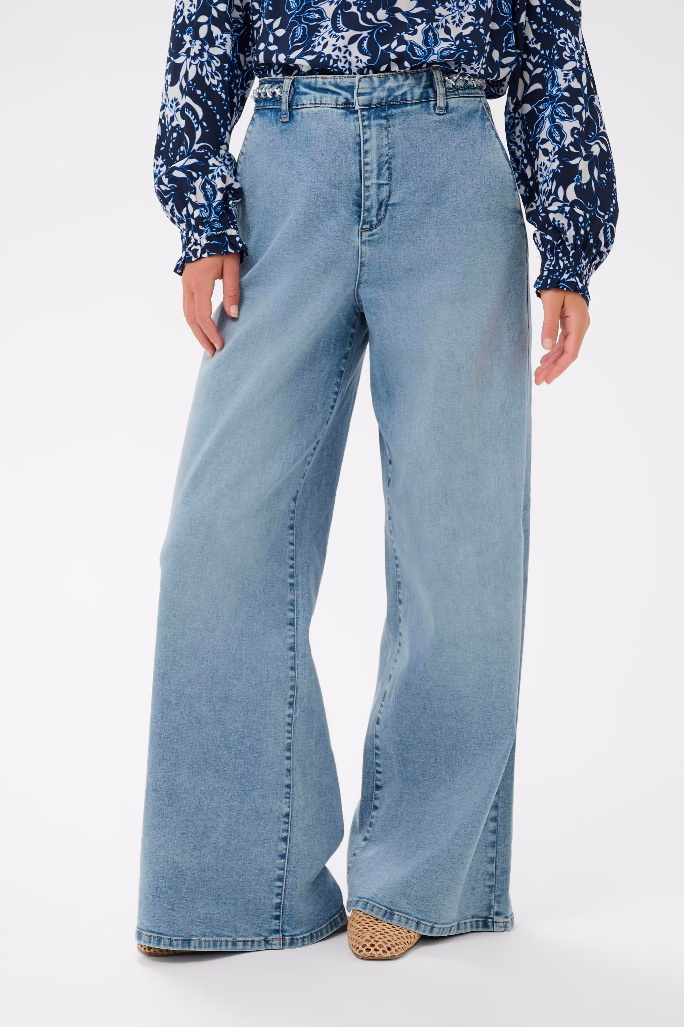 CRVisti Jeans LOOKBOOK FRONT 10615068-109159