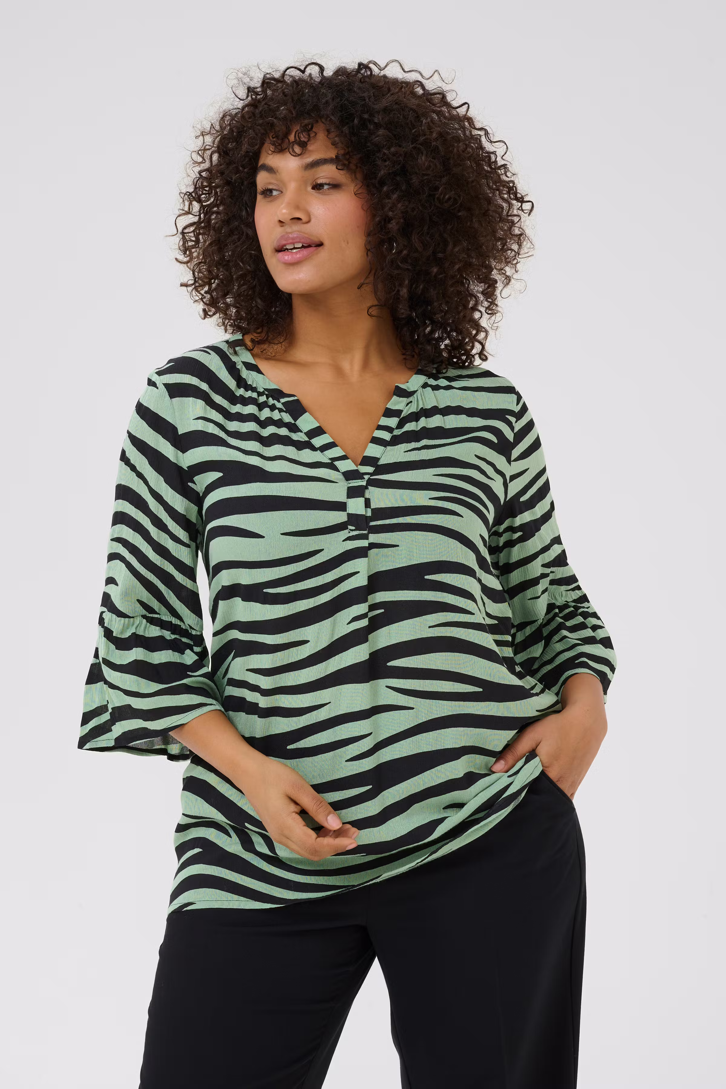 KCleane Bluse LOOKBOOK FRONT 10583341-107829