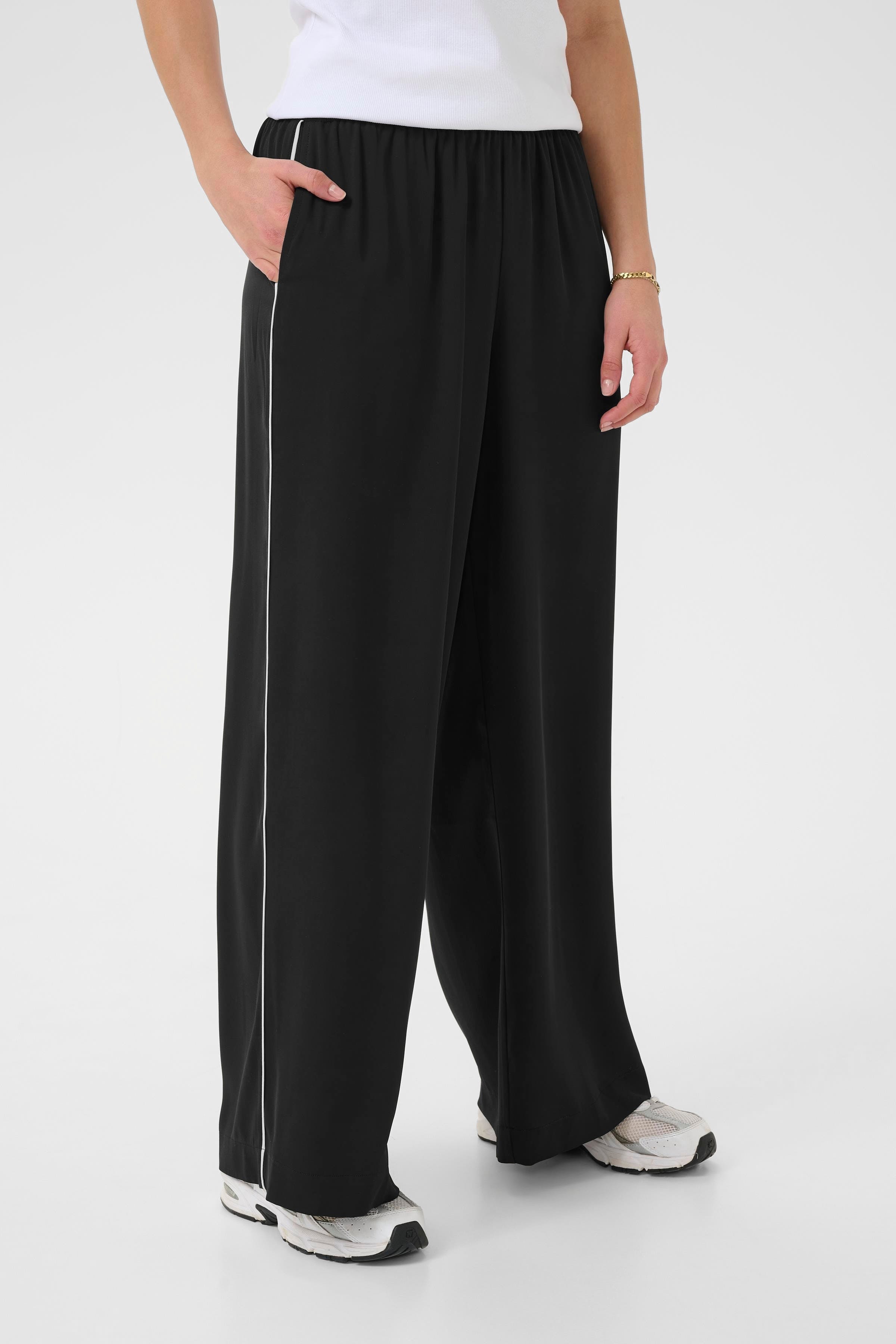 KAtessa Trousers LOOKBOOK FRONT 10510245-100121