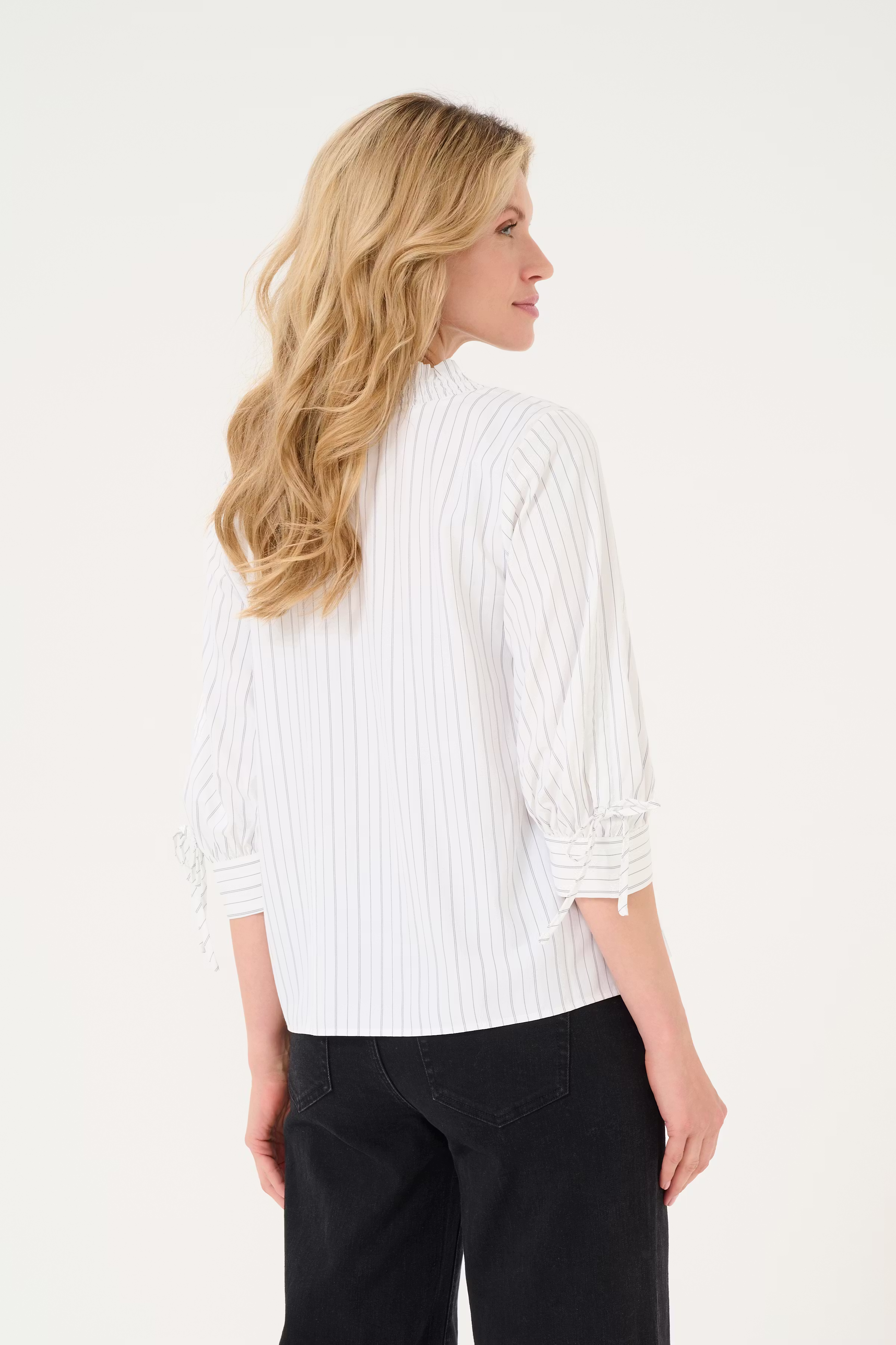 KAtara Bluse LOOKBOOK BACK 10552367-107201