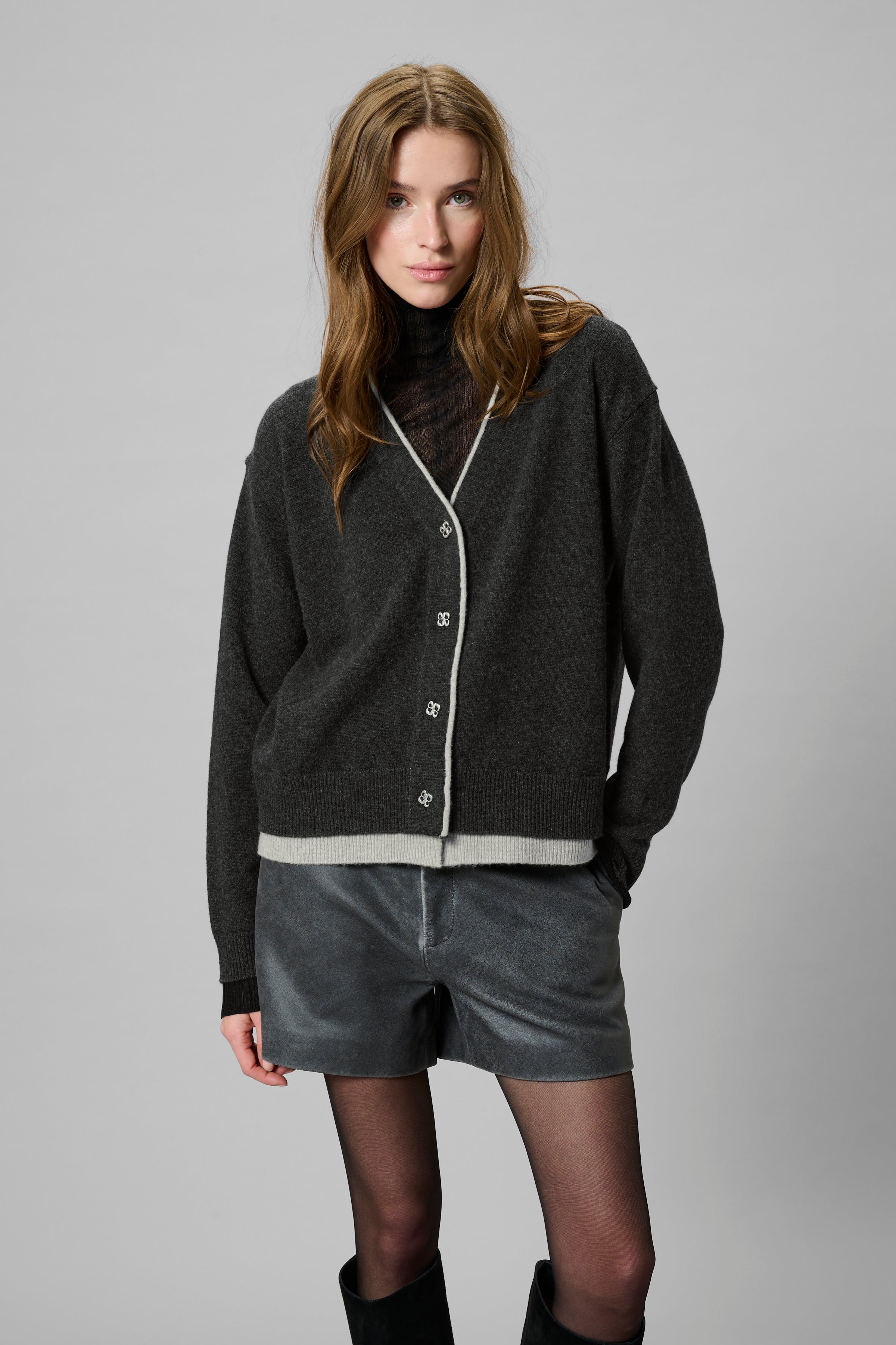 MWTracy Cardigan in 100% wool LOOKBOOK FRONT 10705366-100379