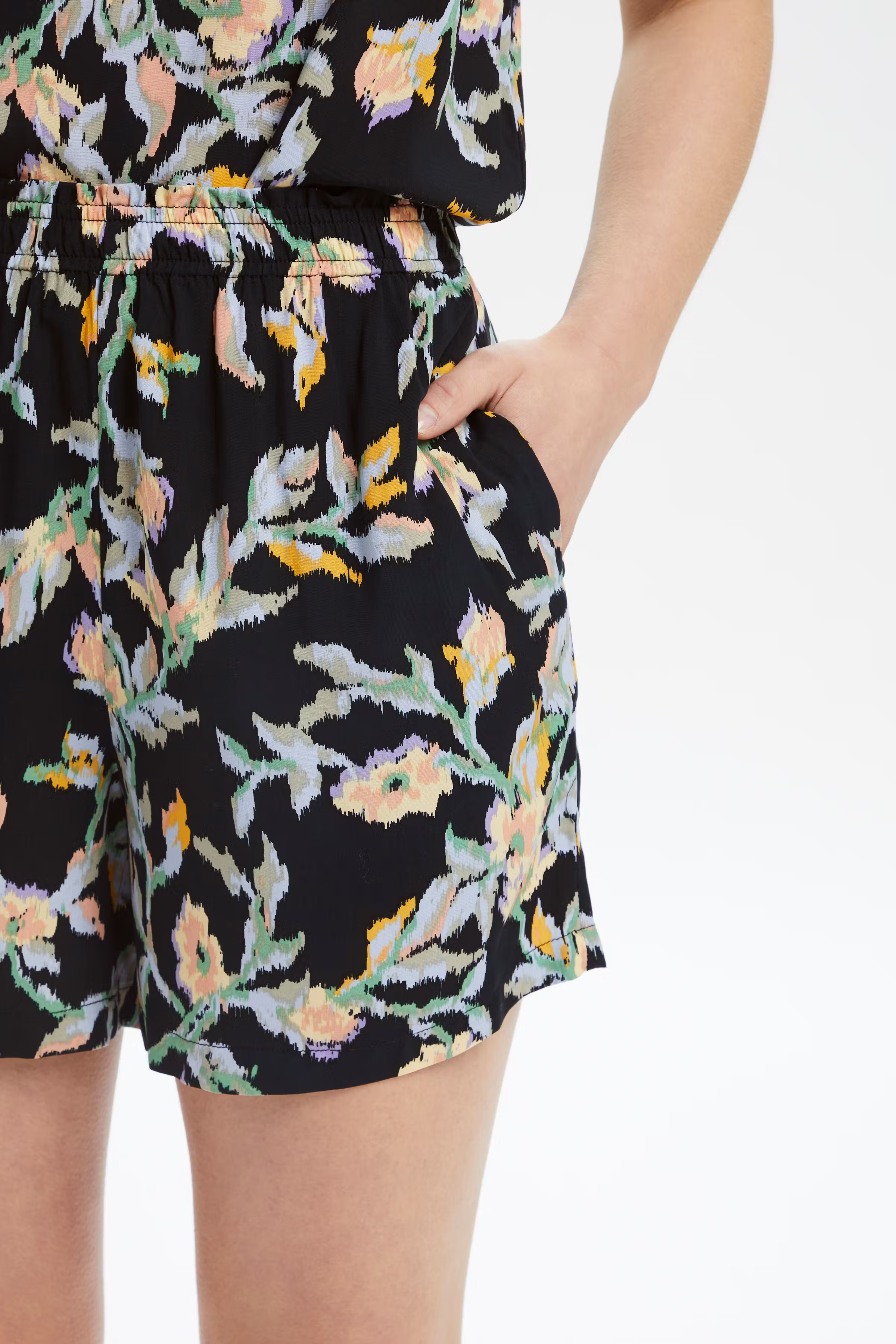 SLArjana Shorts LOOKBOOK DETAIL 30406088-301341