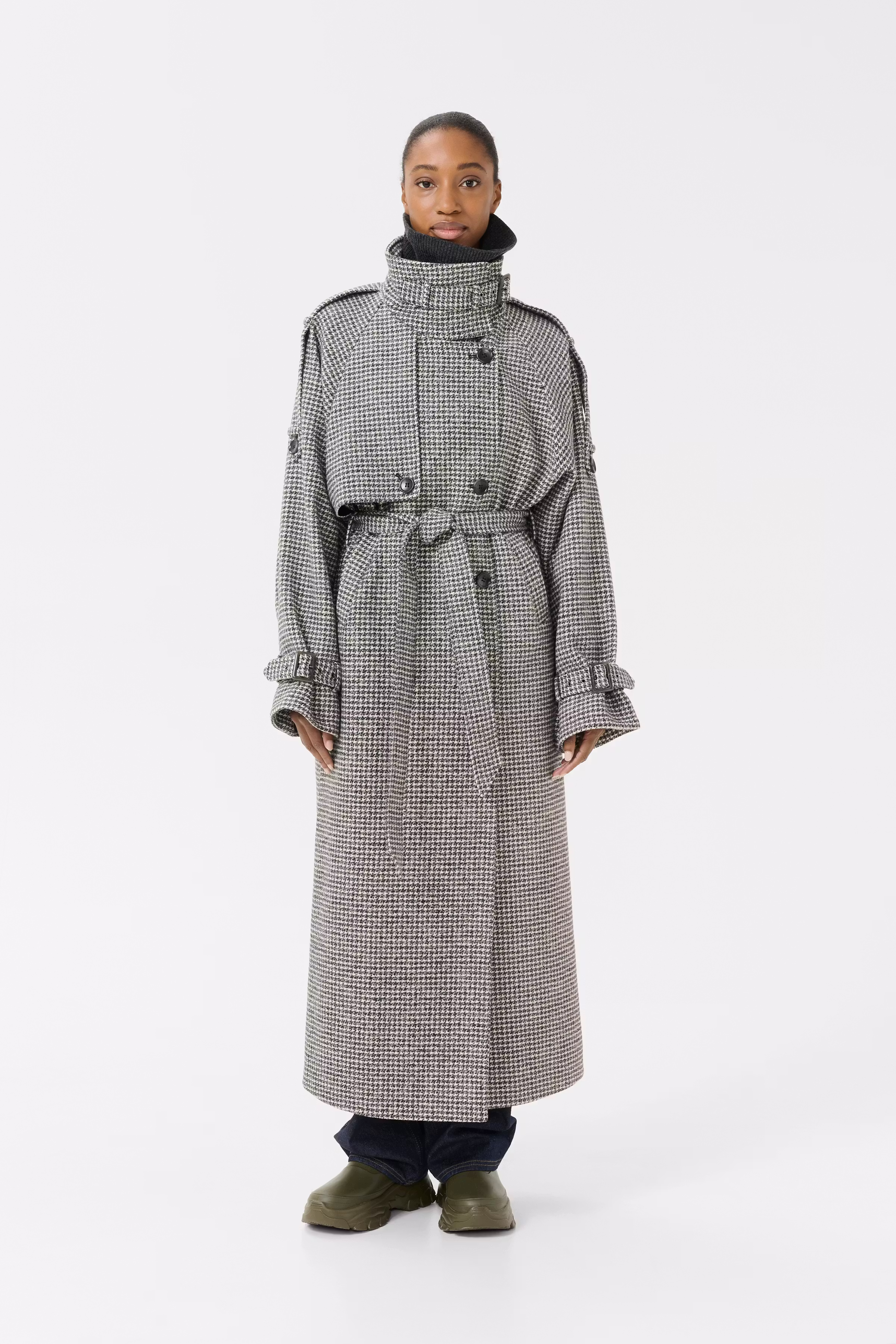 GZavic Mantel LOOKBOOK FRONT 10910323-100852