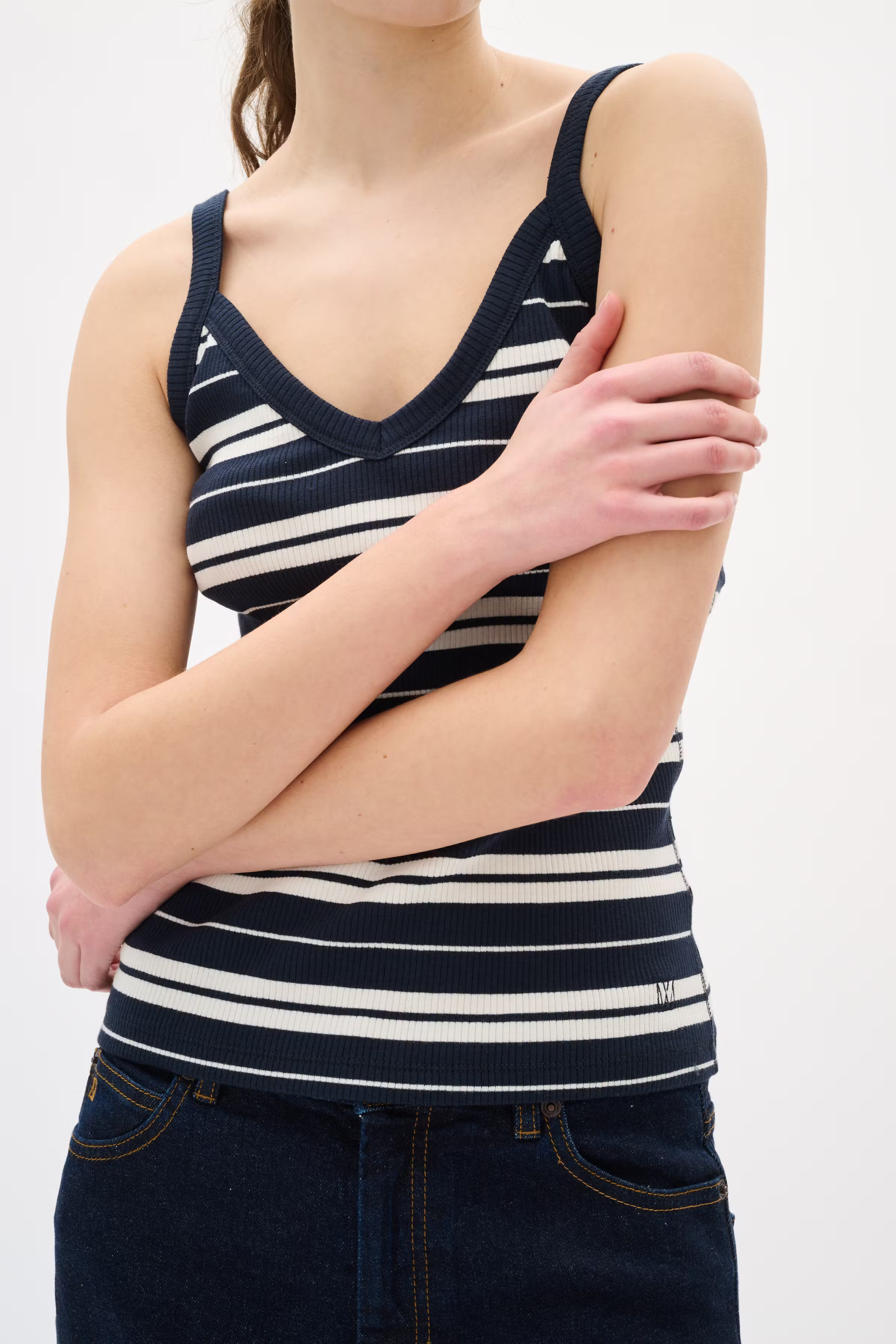 DagnaIW V-Top LOOKBOOK DETAIL 30109585-303827