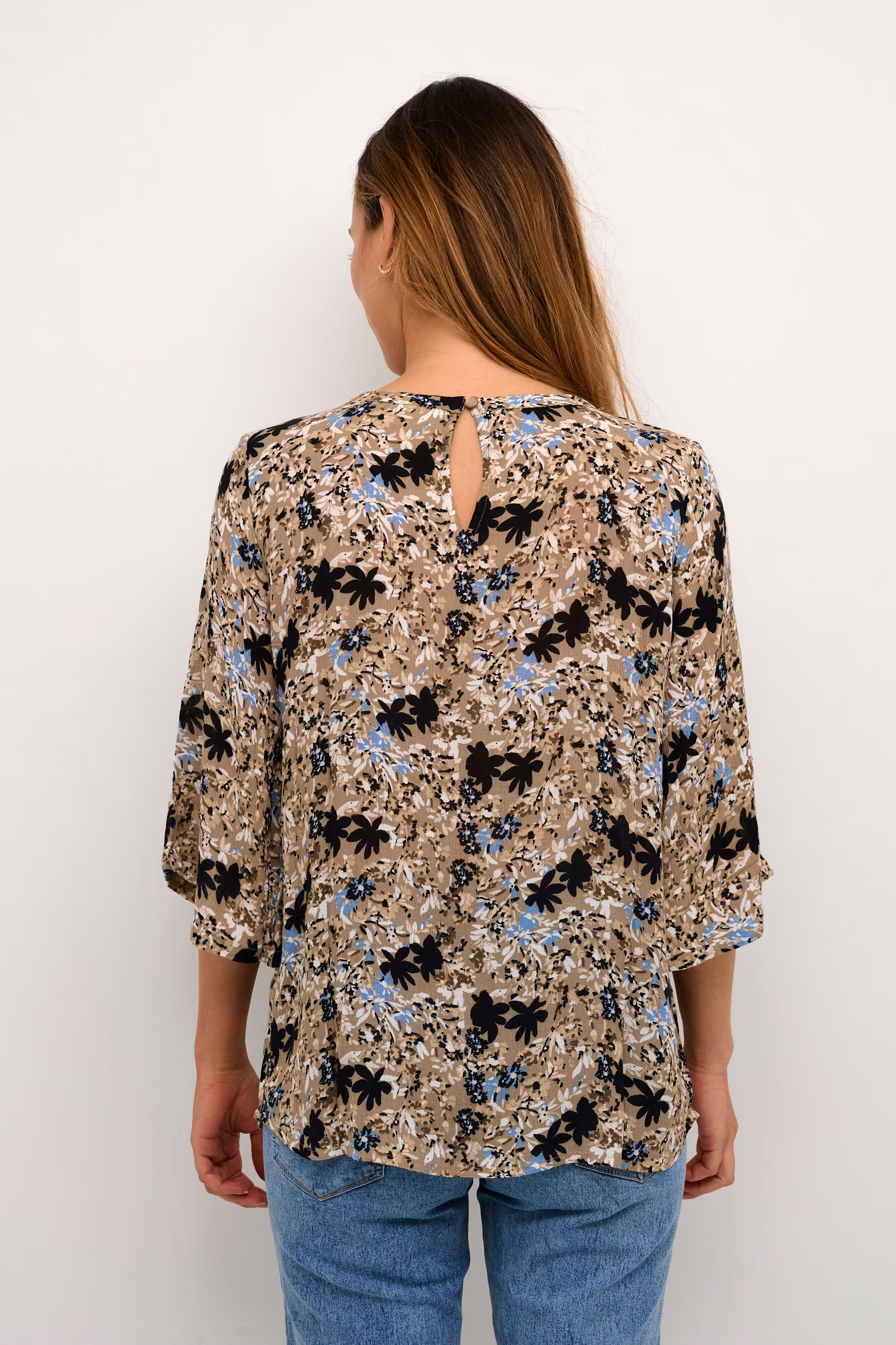 KAriana Blouse LOOKBOOK BACK 10508281-105780