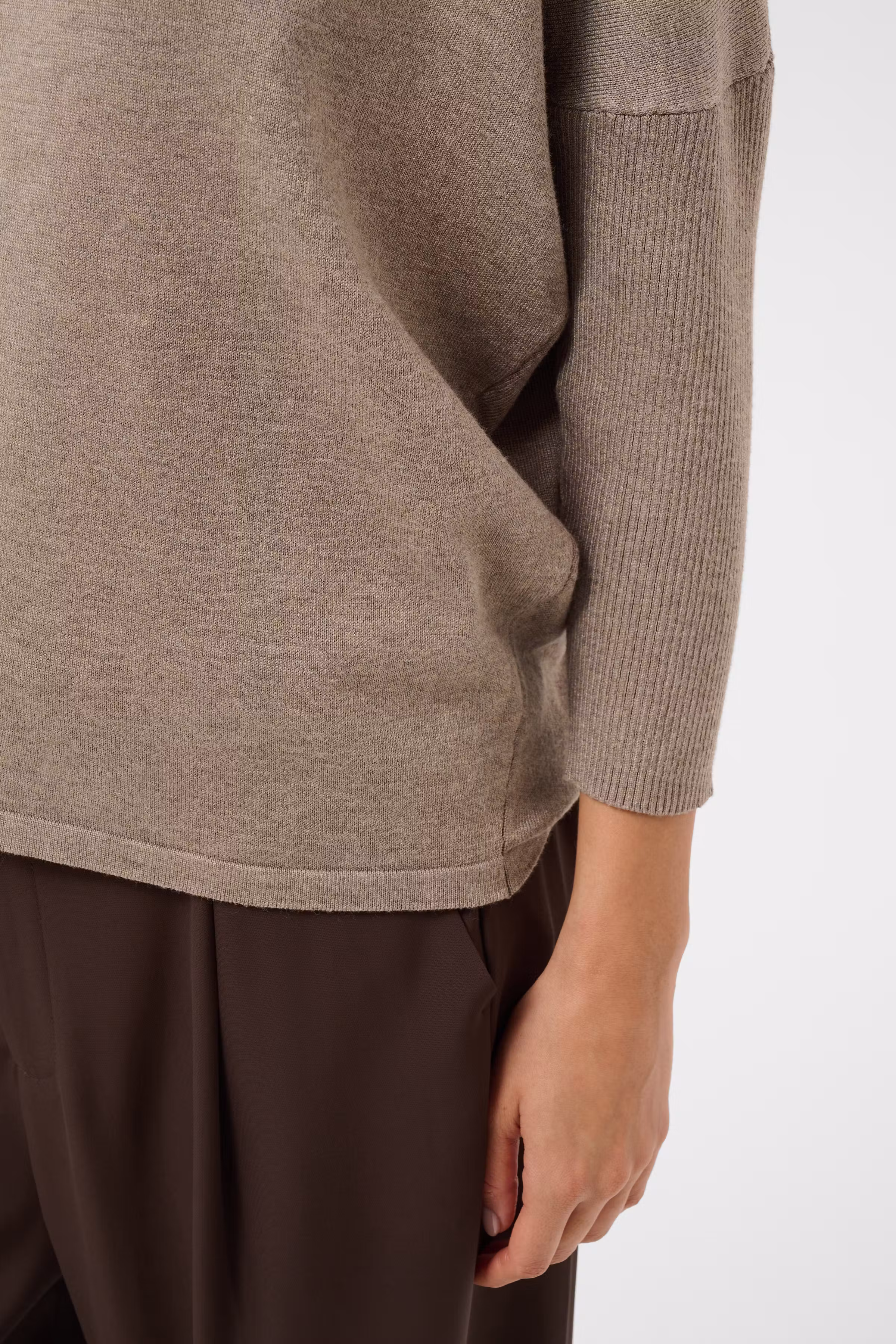 MilaSZ R-Neck Pullover LOOKBOOK DETAIL 30500003-1614061