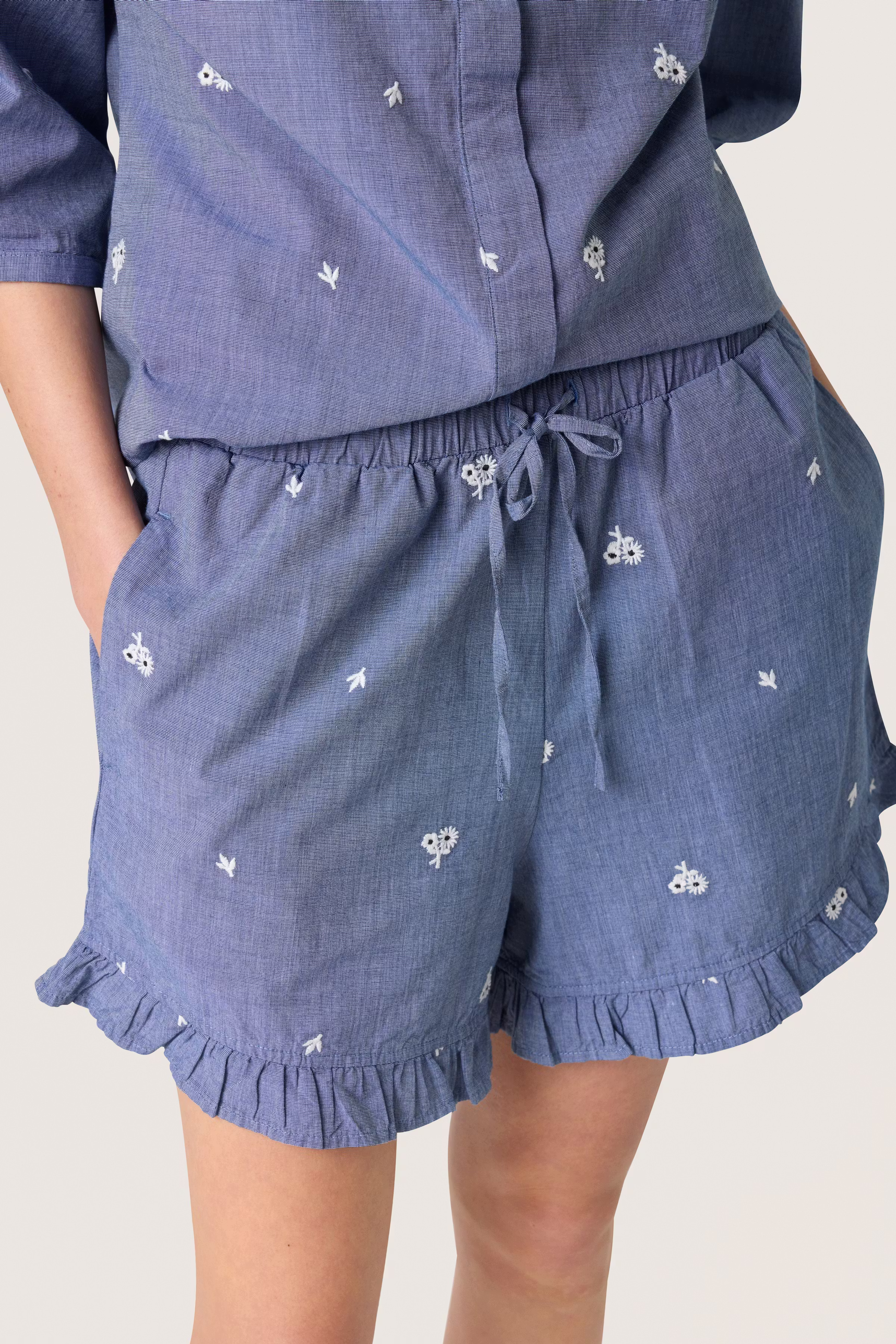 SLElly Shorts LOOKBOOK DETAIL 30408272-301130