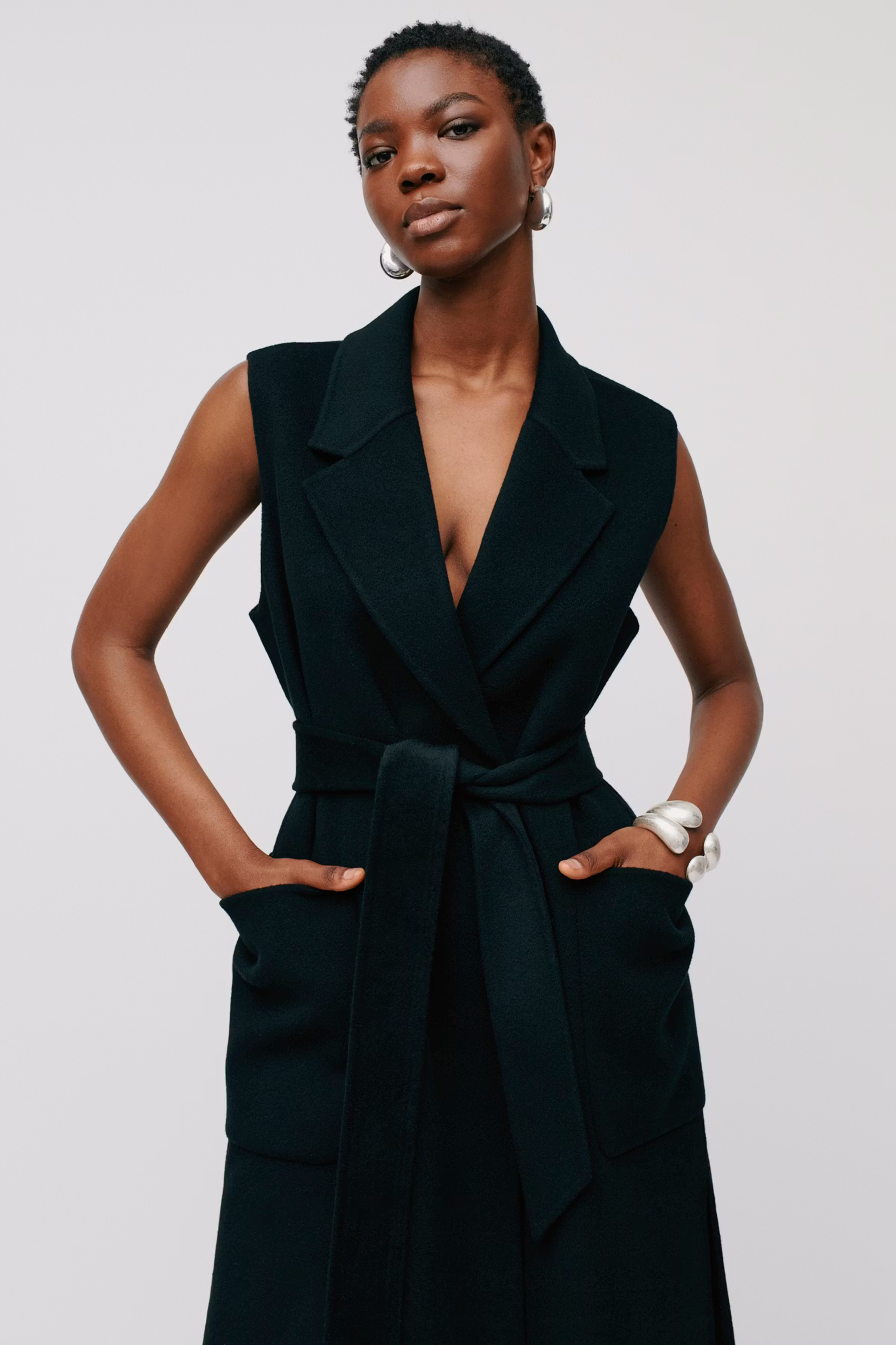 CLARISSA Mantel LOOKBOOK FRONT 30600177-BK999