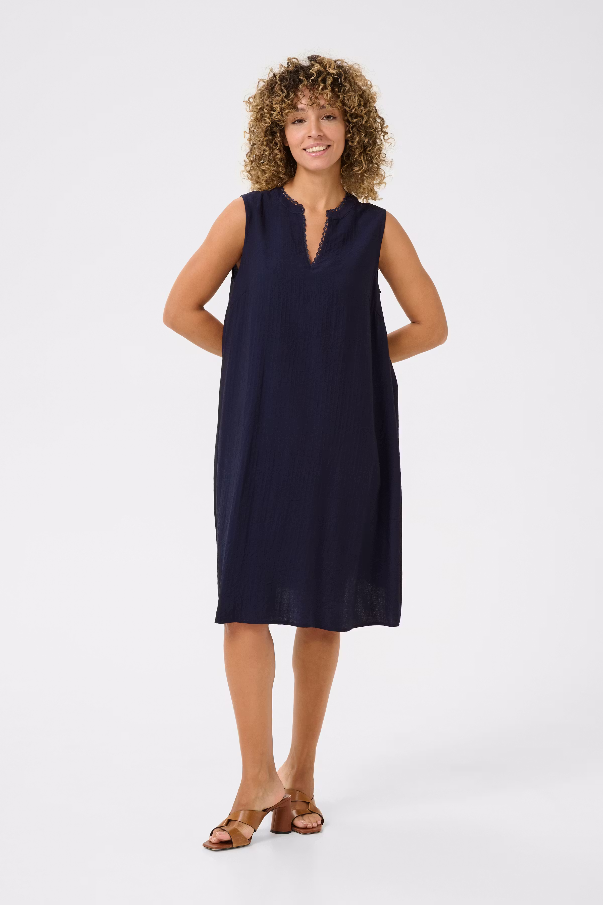 CRLori Klänning LOOKBOOK FRONT 10613830-193923