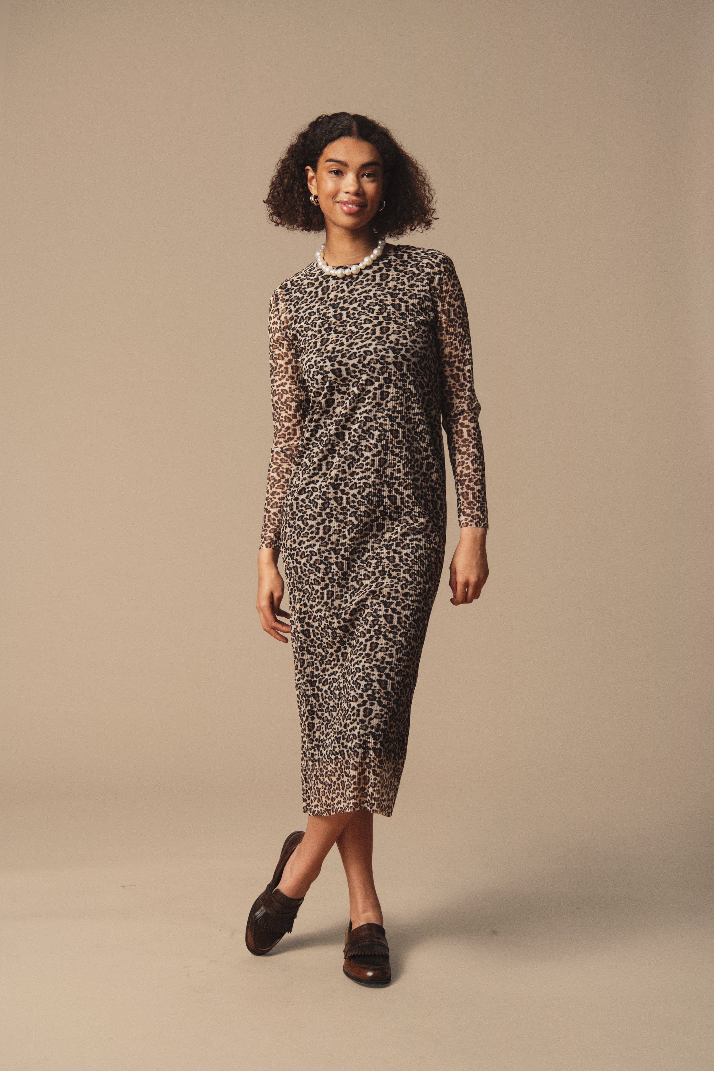 IaraSZ Kleid LOCATION NONE 30513759-302839