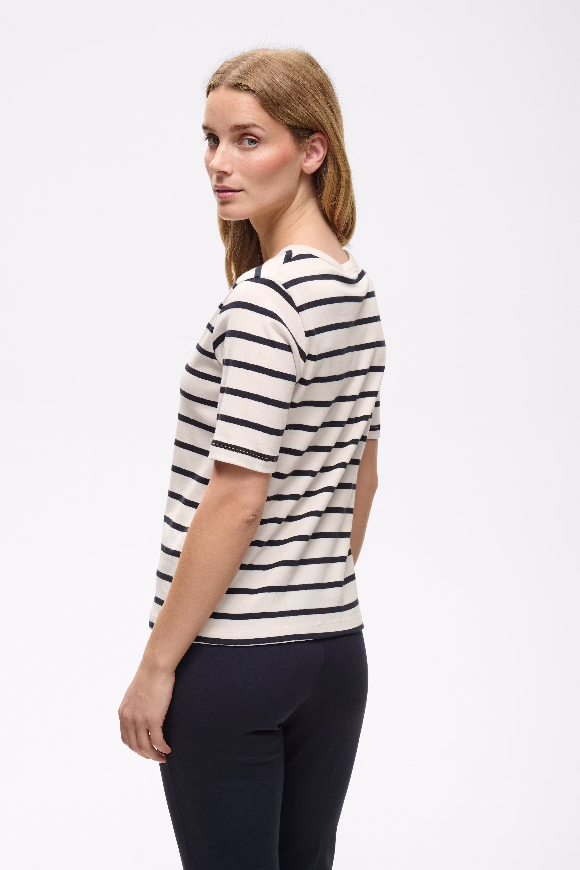RatanaPW T-shirt LOOKBOOK BACK 30309870-303998