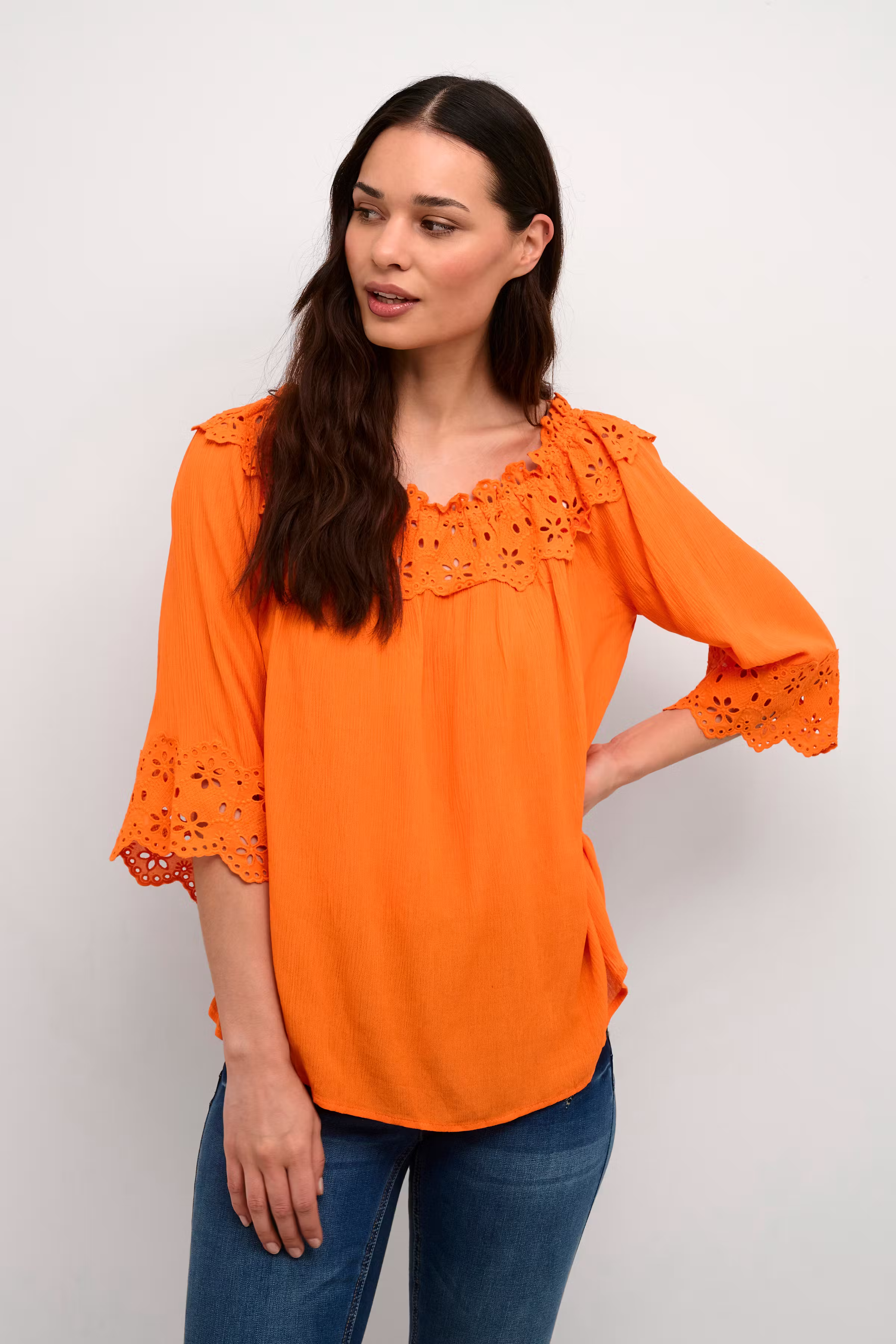 CRBea Blouse LOOKBOOK FRONT 10609788-161453