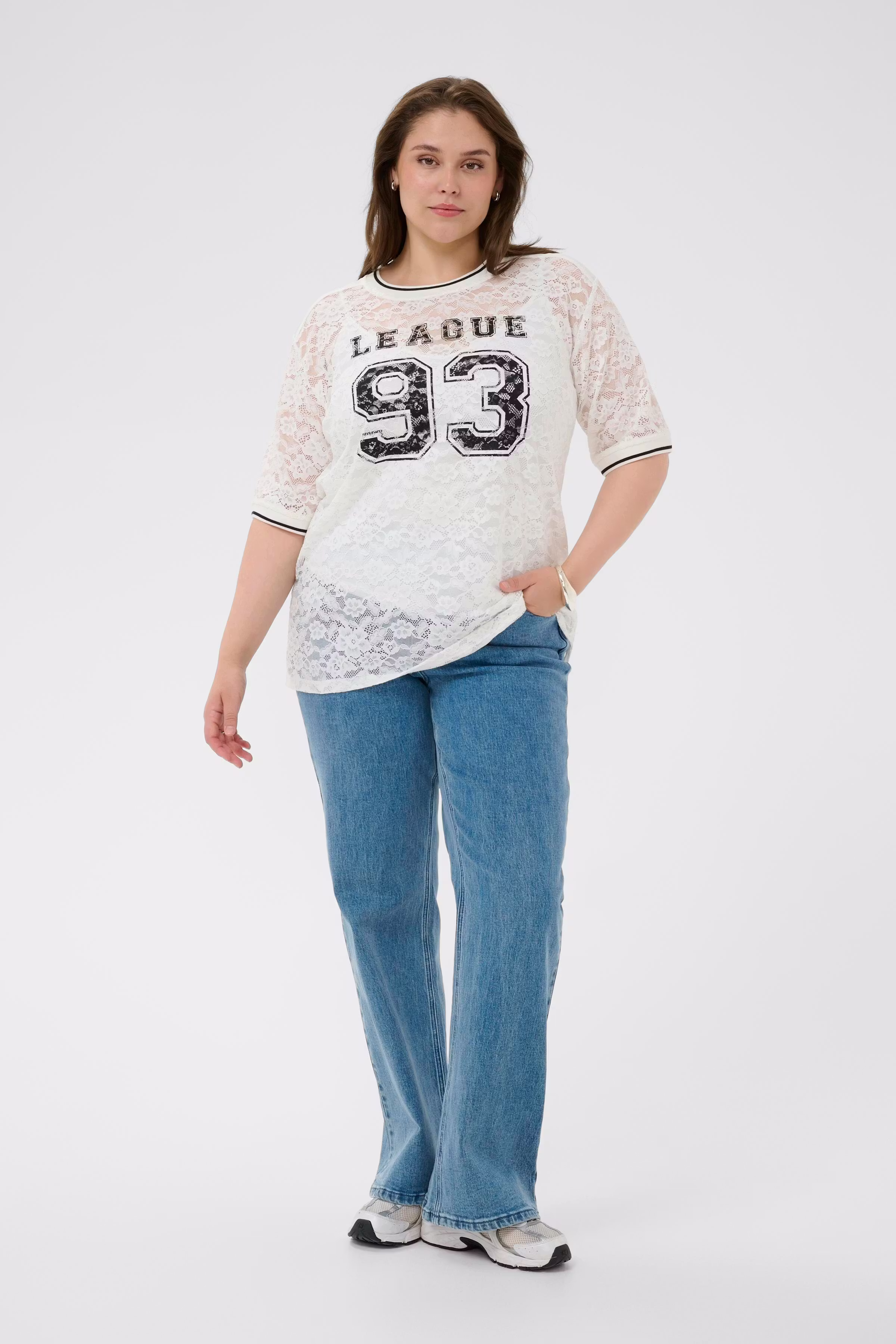 KCbella T-skjorte Med Blonder LOOKBOOK FRONT 10584066-110602