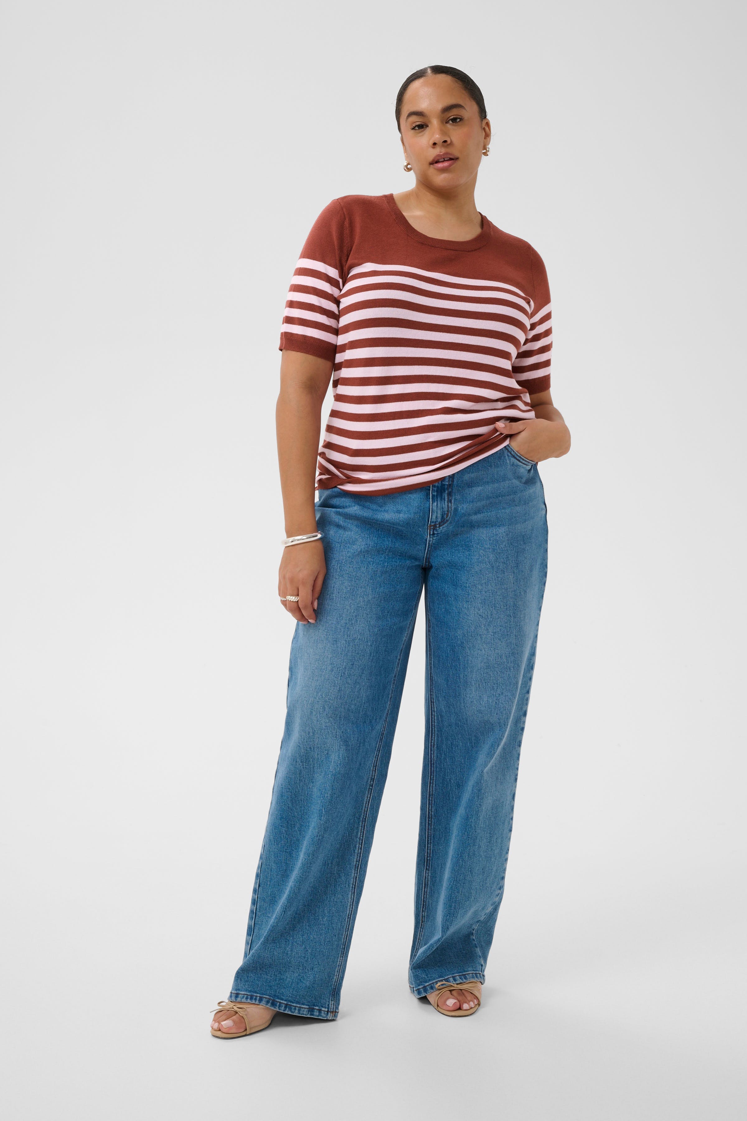 KClizzy Pullover LOOKBOOK FRONT 10582914-109797