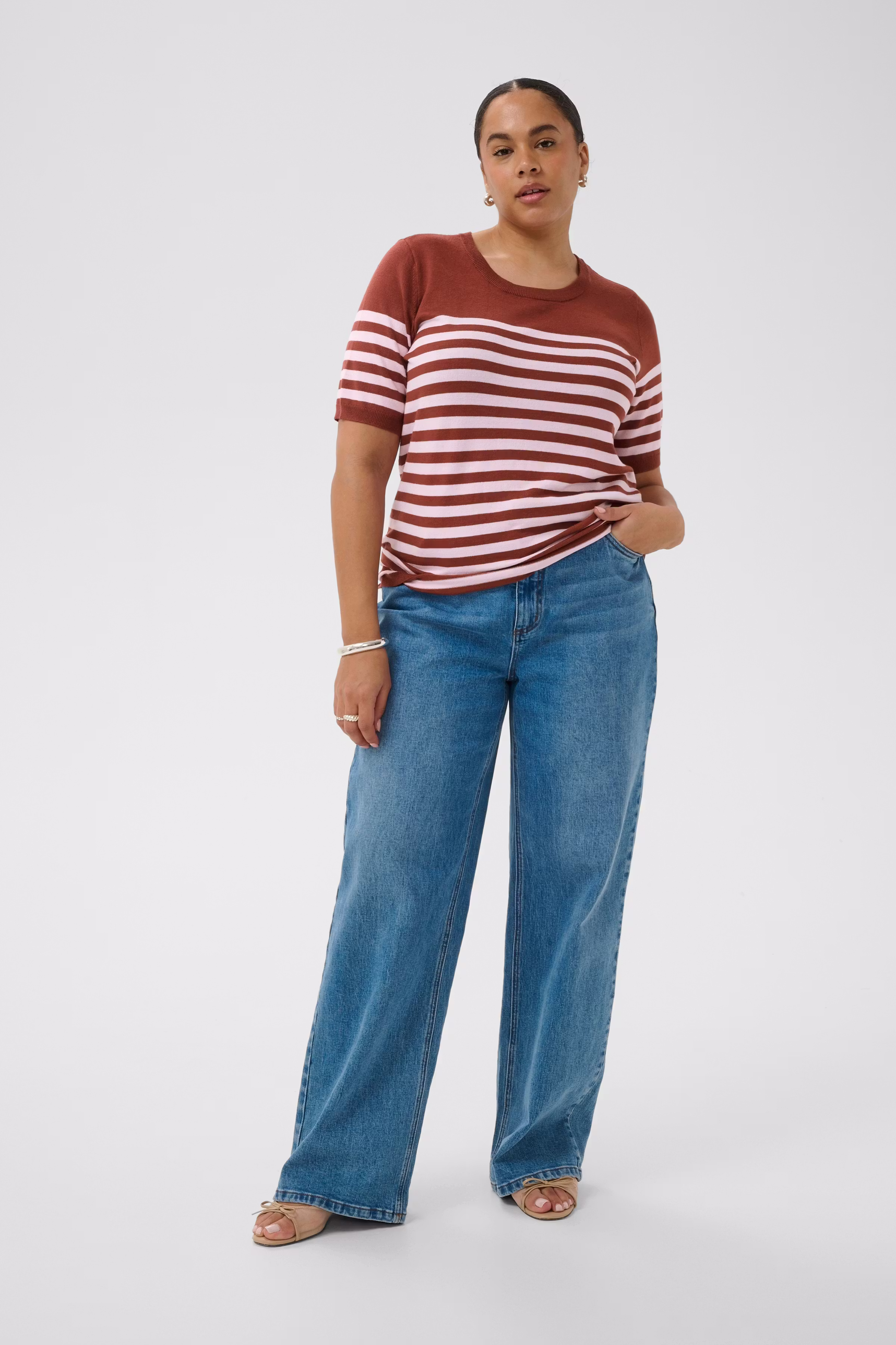 KClizzy Pullover LOOKBOOK FRONT 10582914-109797