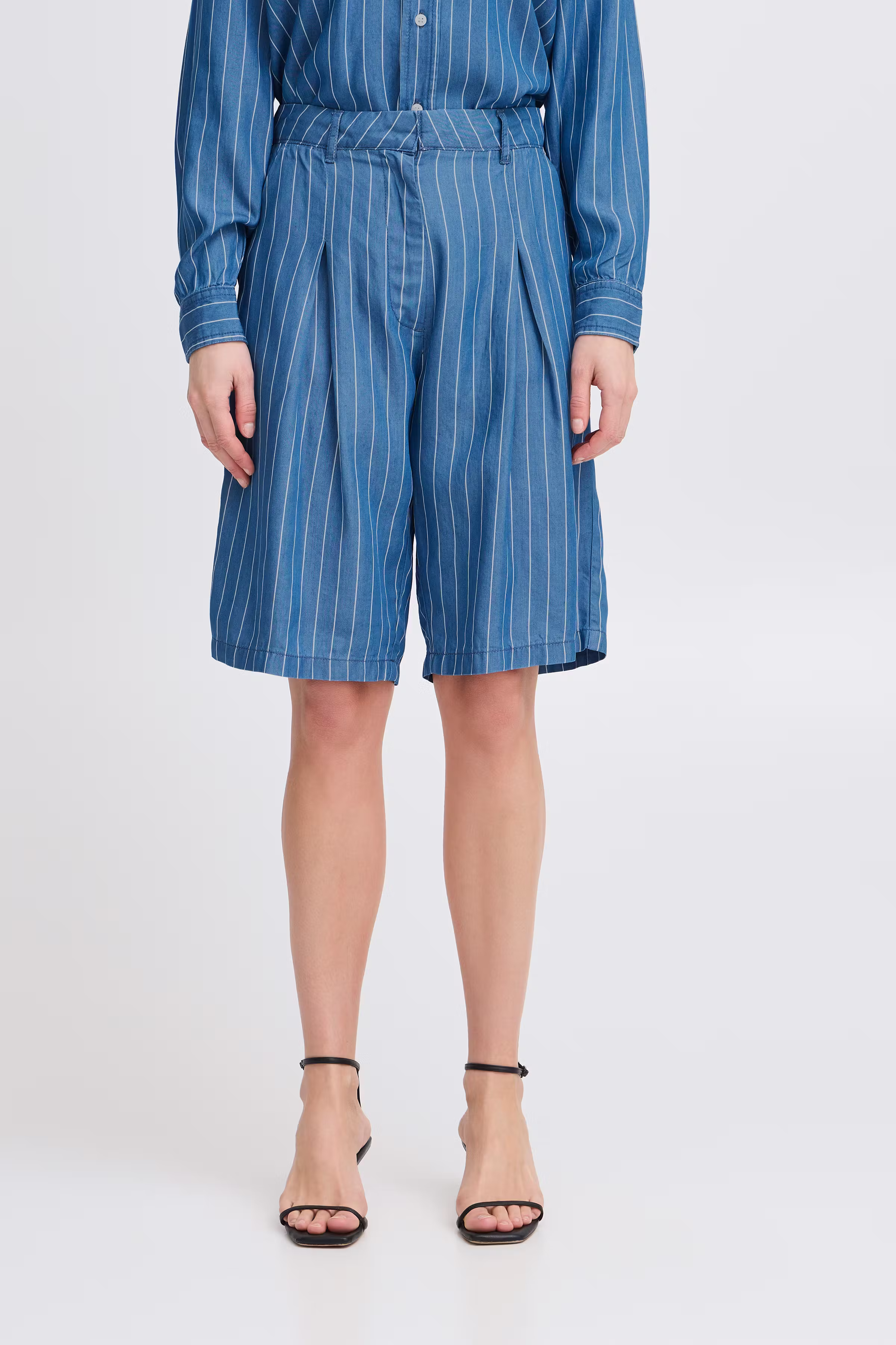 IHBECCOS Denim shorts LOOKBOOK FRONT 20122780-201166