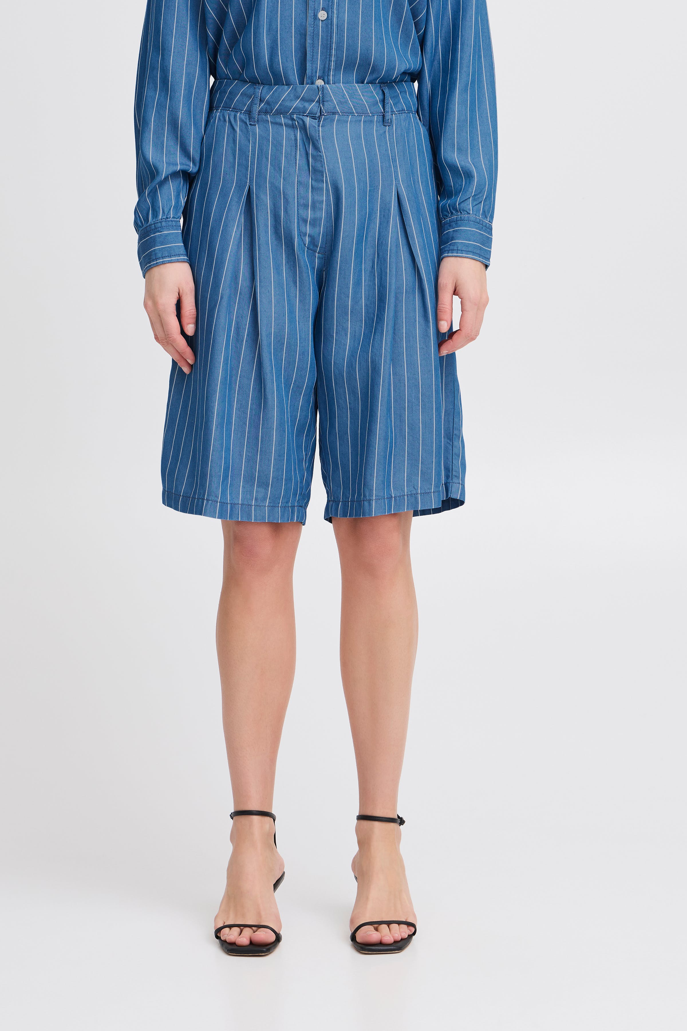 IHBECCOS Denim shorts LOOKBOOK FRONT 20122780-201166