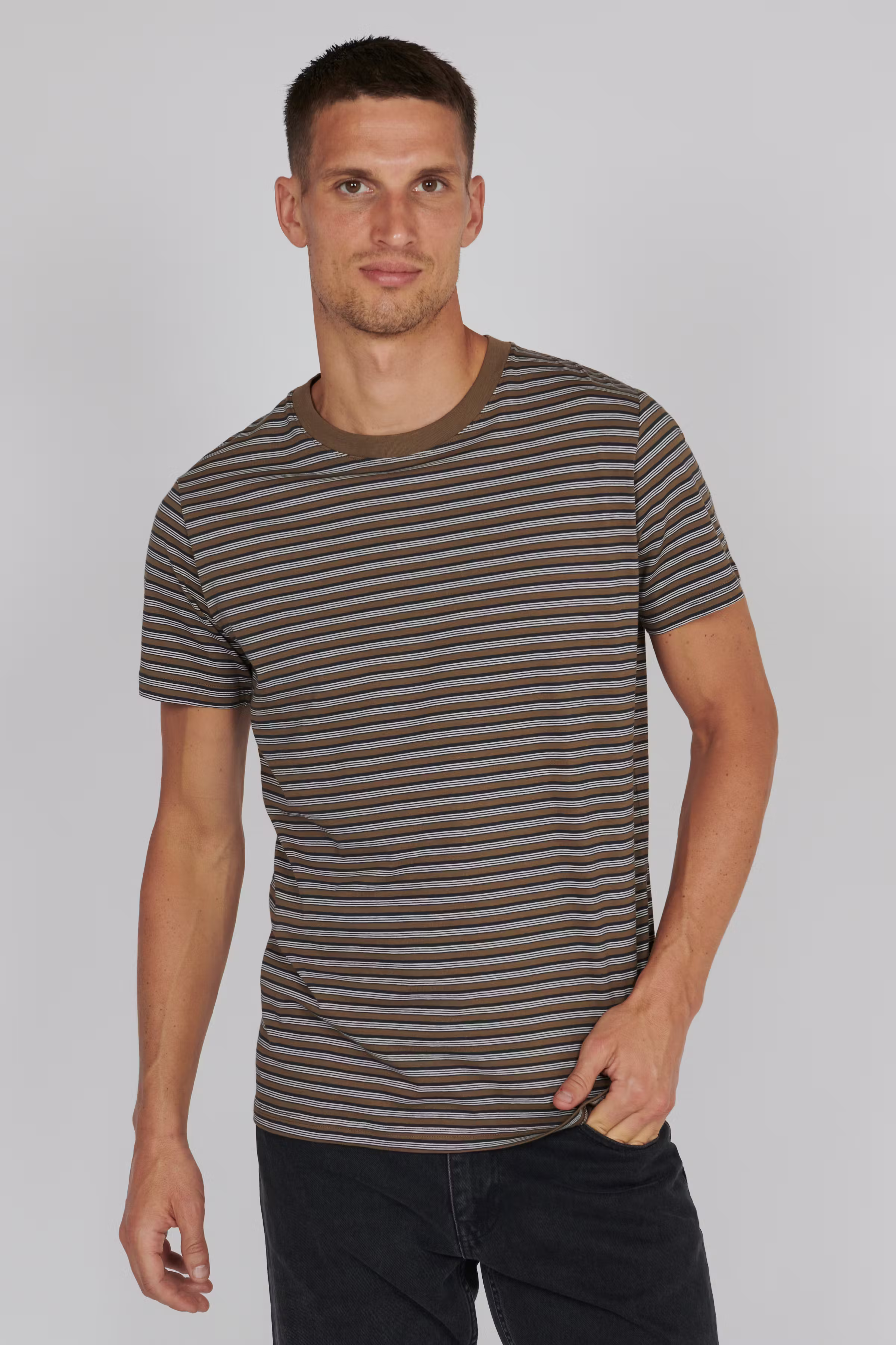 MAjeramy T-shirt LOOKBOOK FRONT 30207028-190617