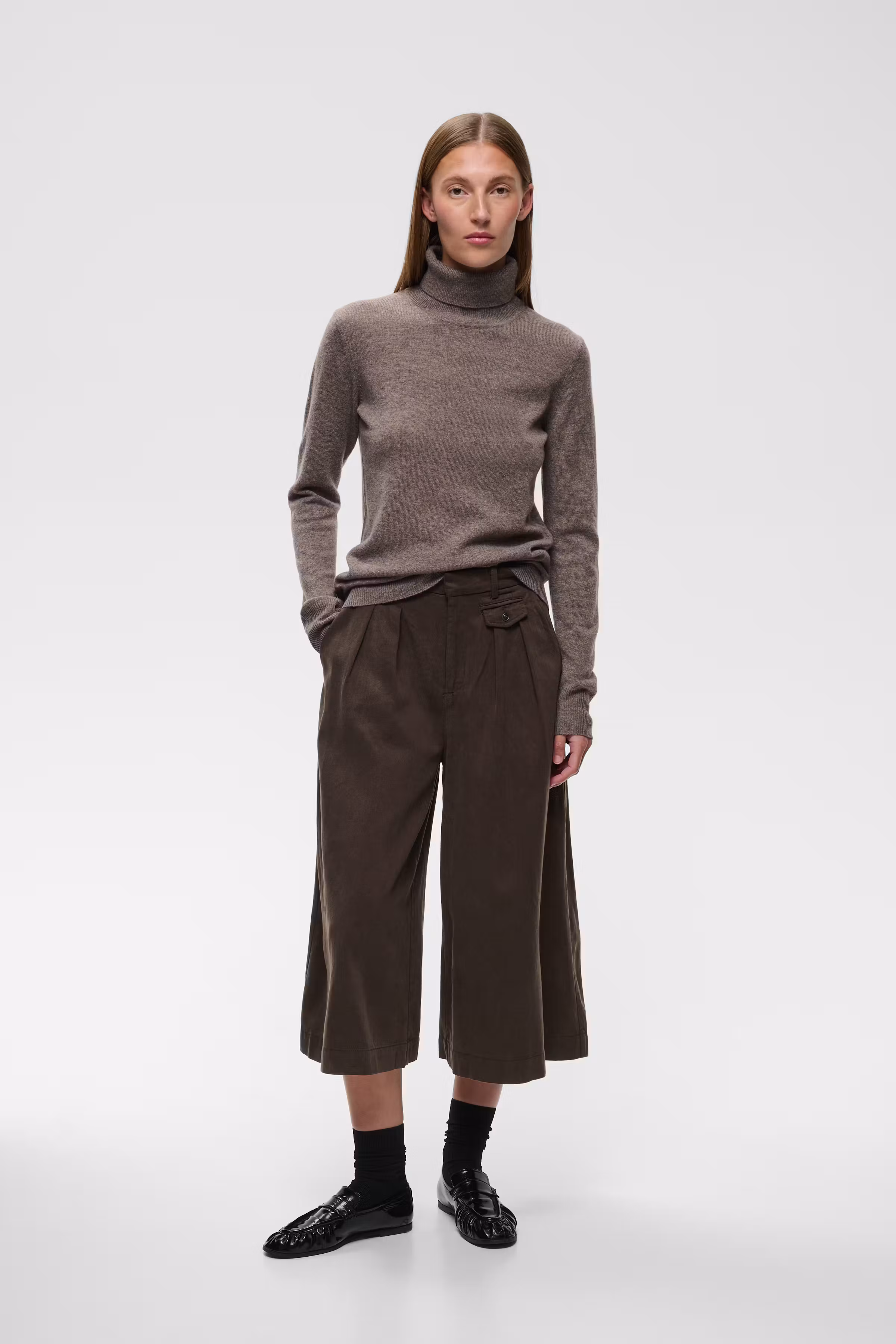 HESSIW Hose LOOKBOOK FRONT 30112800-191109