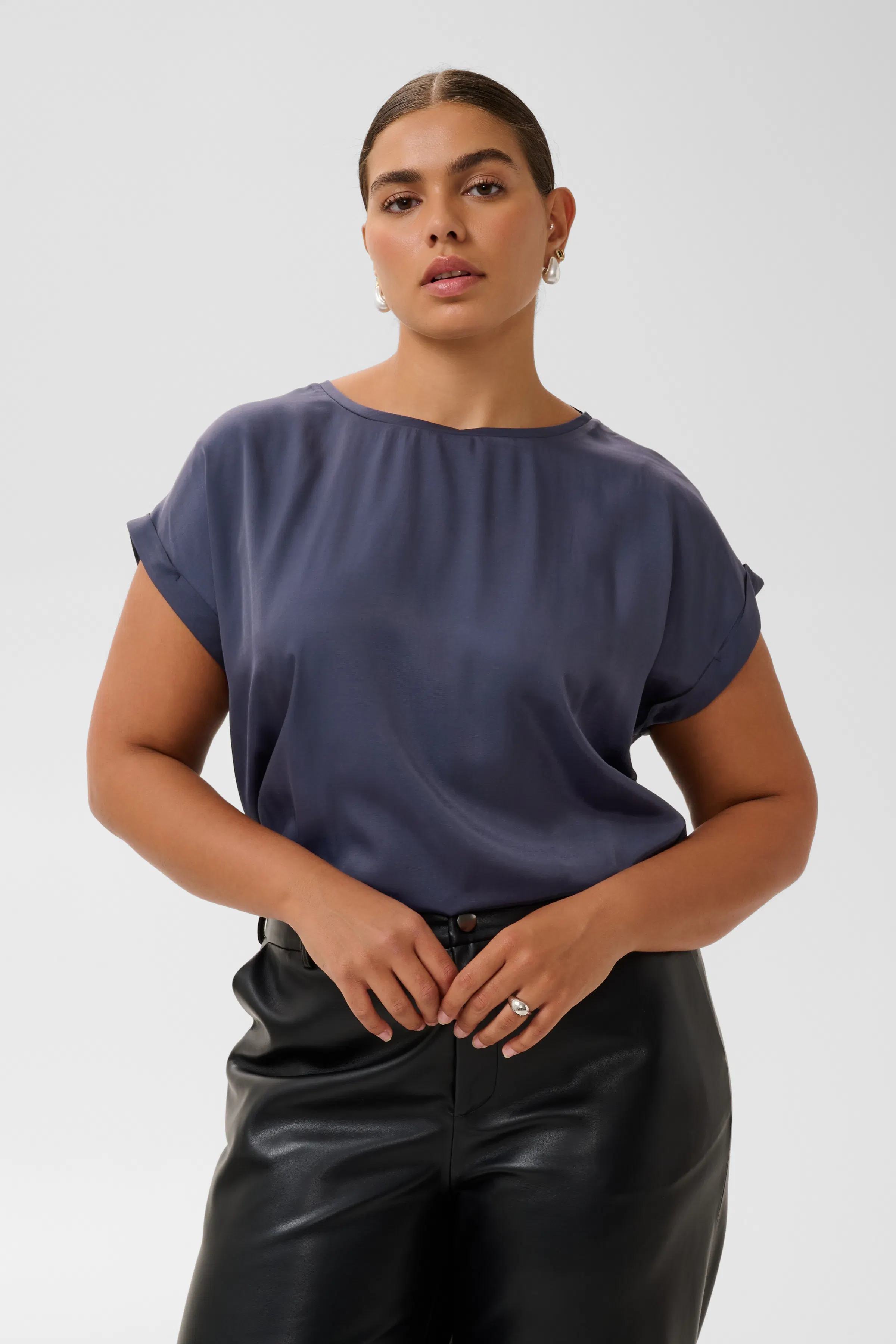 KCmilia Blouse LOOKBOOK FRONT 10583812-193927