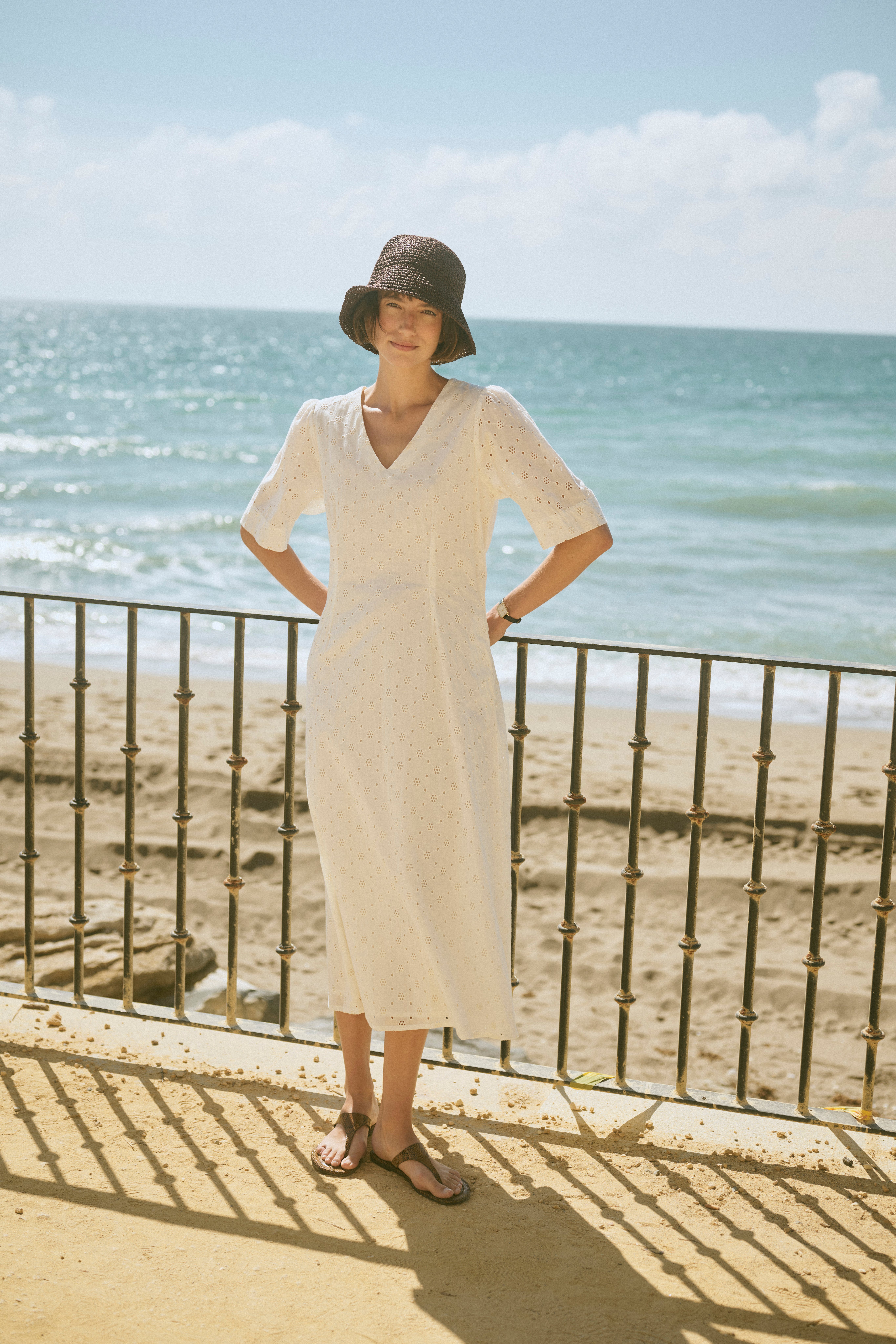 CUadelfine Kjole med broderi LOCATION NONE 50113254-500013