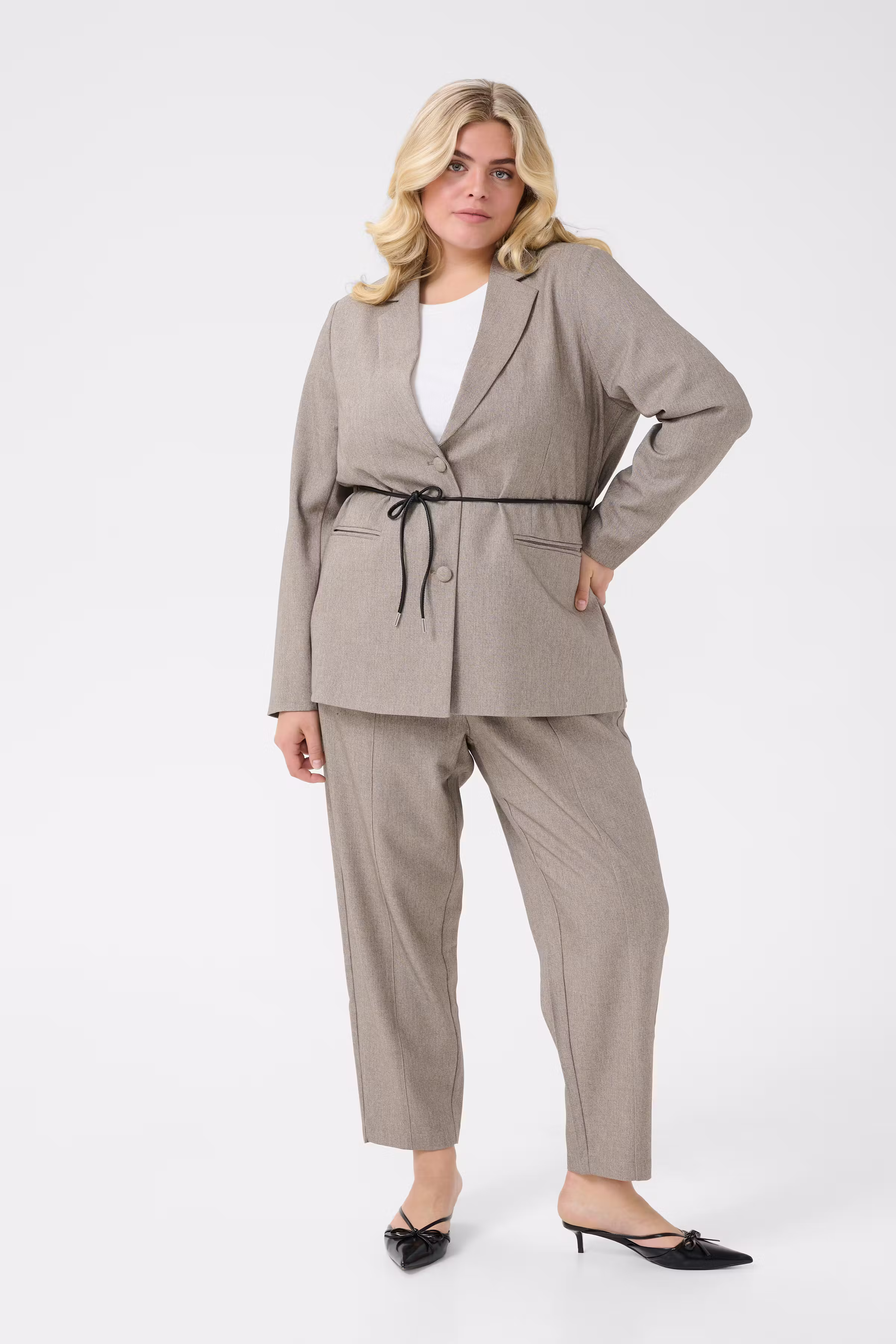 KCtilda Blazer LOOKBOOK FRONT 10583413-1513051