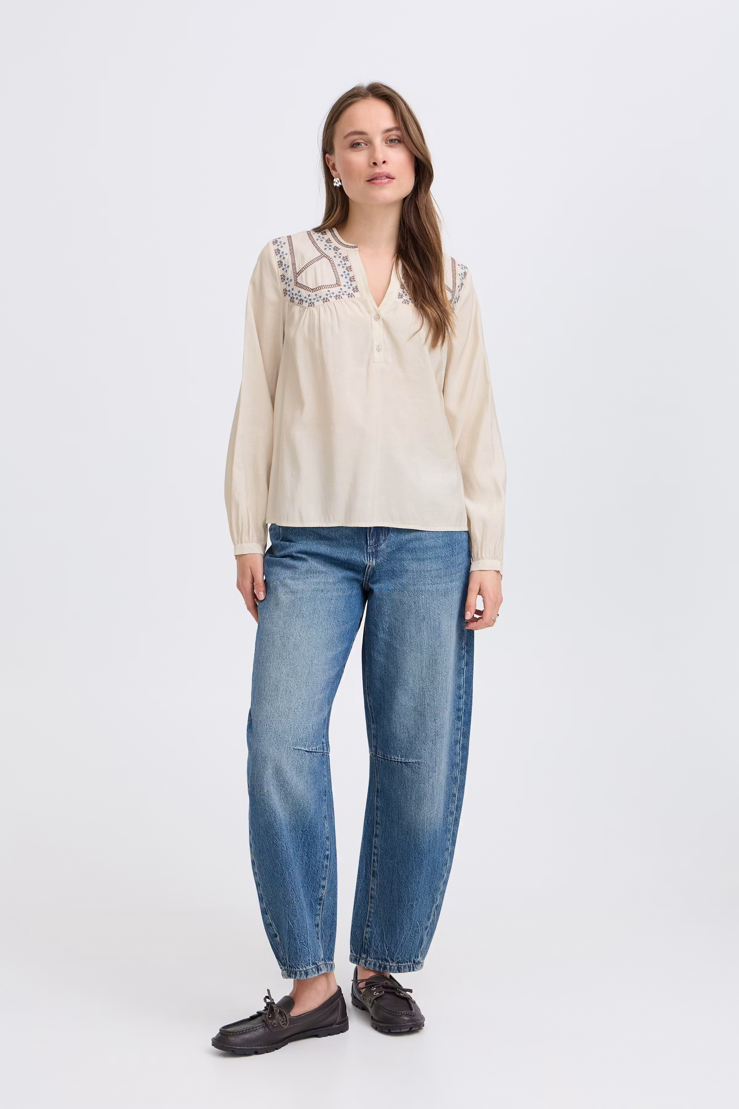 BYIRISA Blus LOOKBOOK FRONT 20819149-130905
