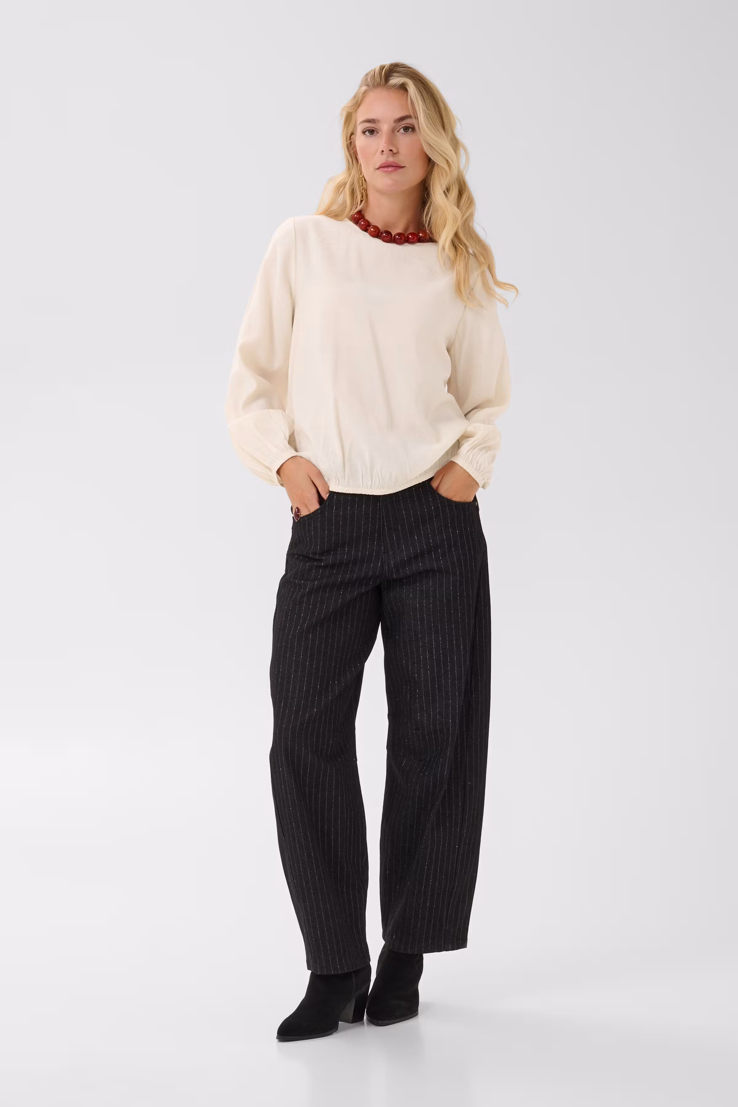 CRTrina Blouse LOOKBOOK FRONT 10615869-130401