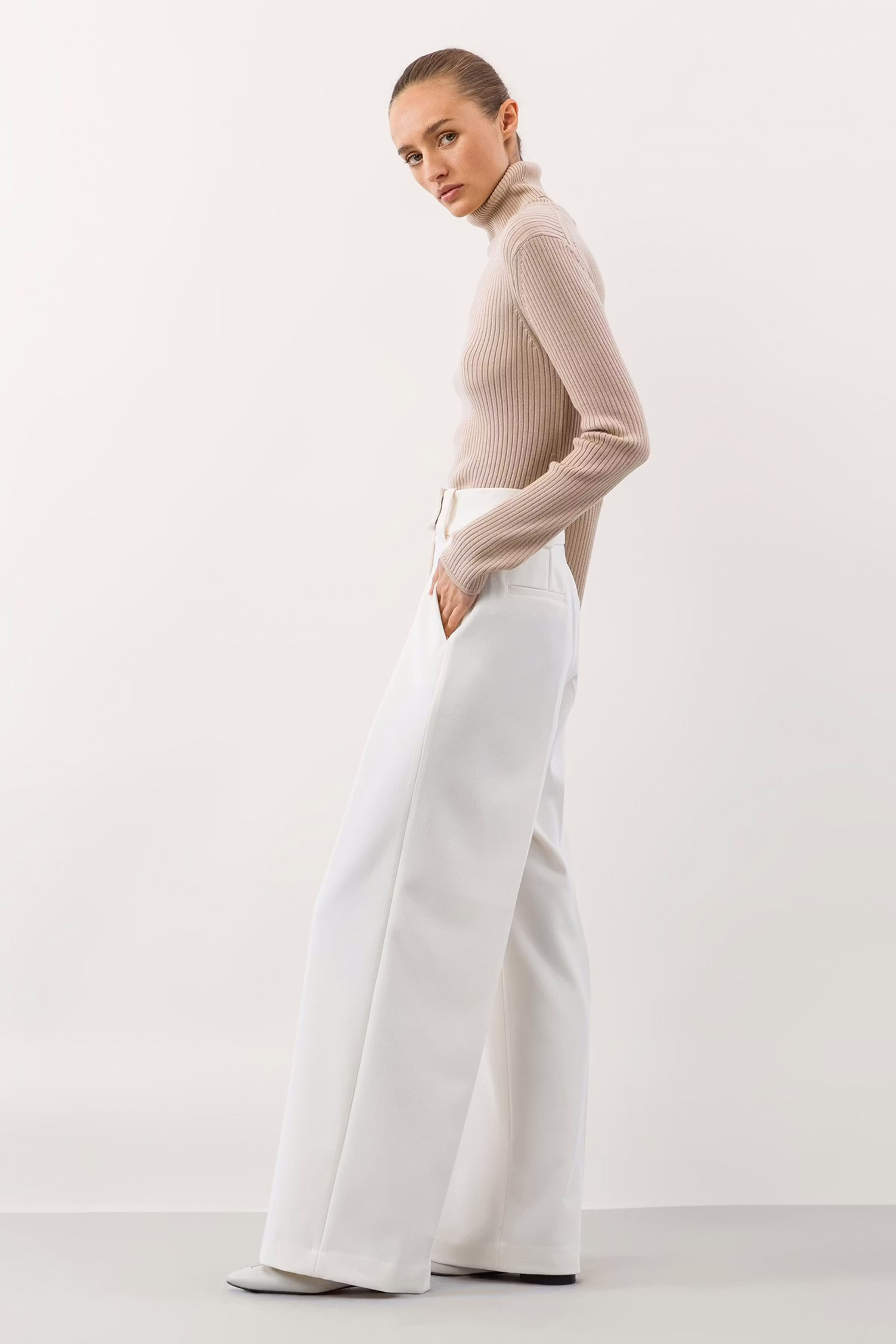 PEONY Trousers LOOKBOOK FRONT 30600223-WH011