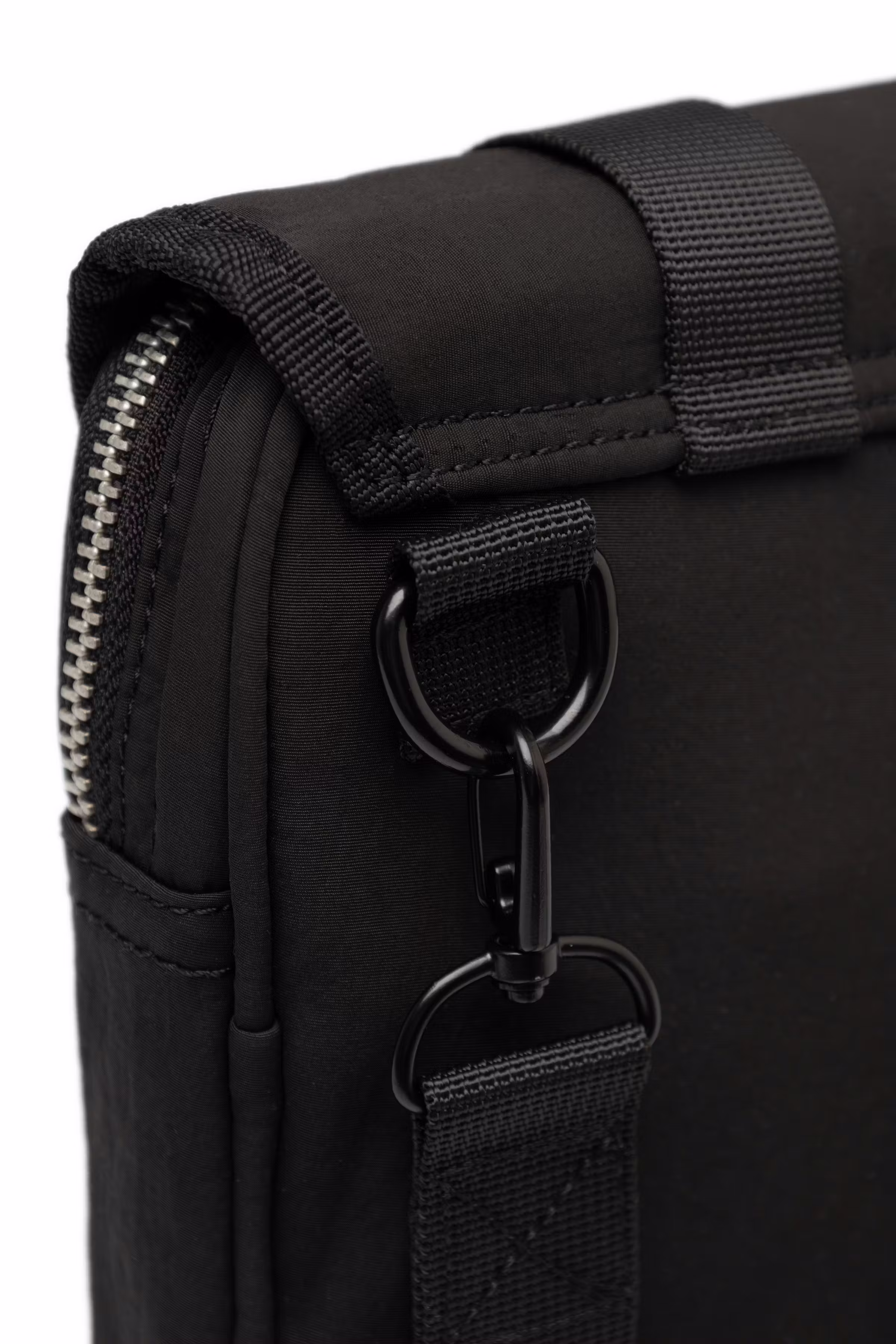 WWRalf shoulder pouch PACK DETAIL 30251921-303700