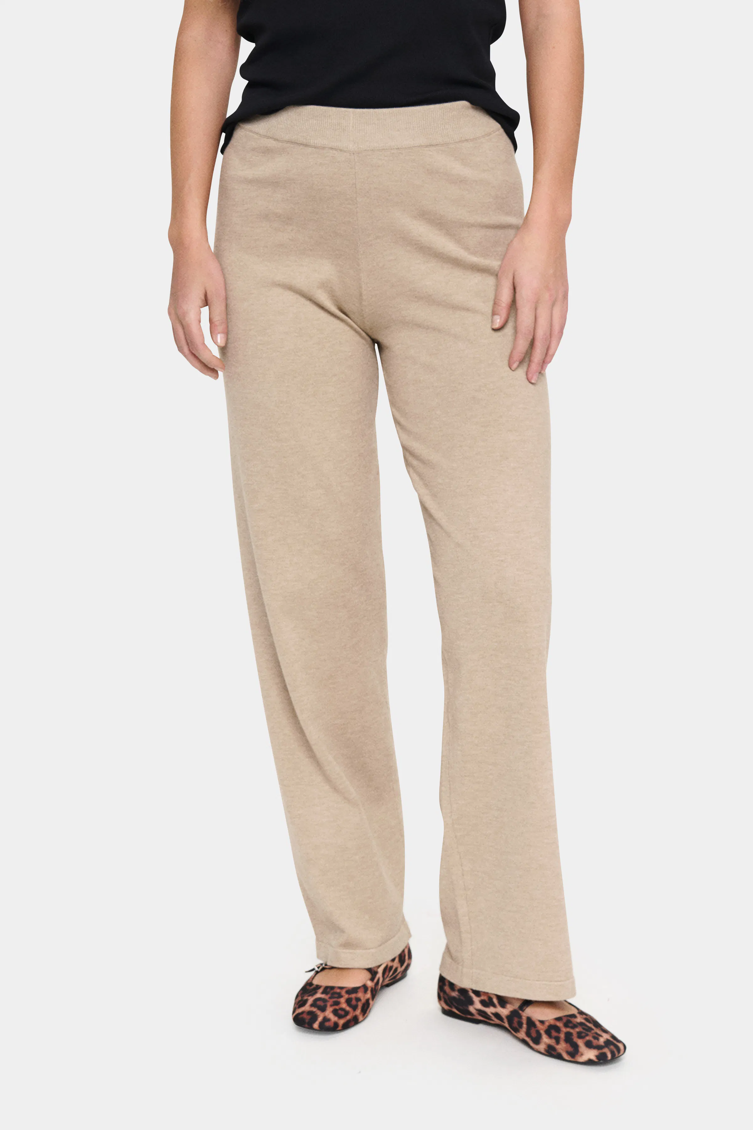 MilaSZ Hose LOOKBOOK FRONT 30511095-1611051