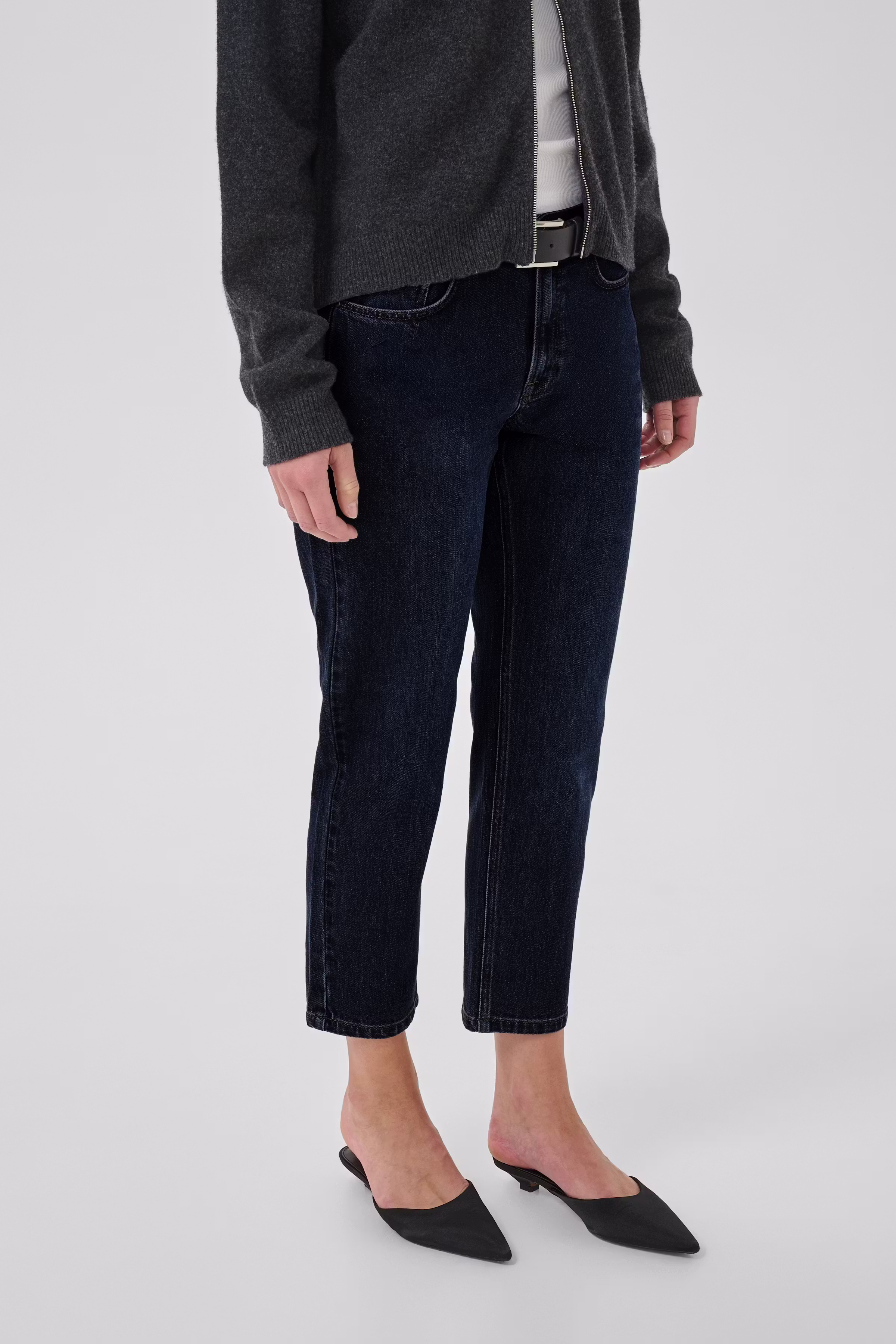 04 THE MOMMY HIGH TAPERED JEANS LOOKBOOK FRONT 10704537-100067