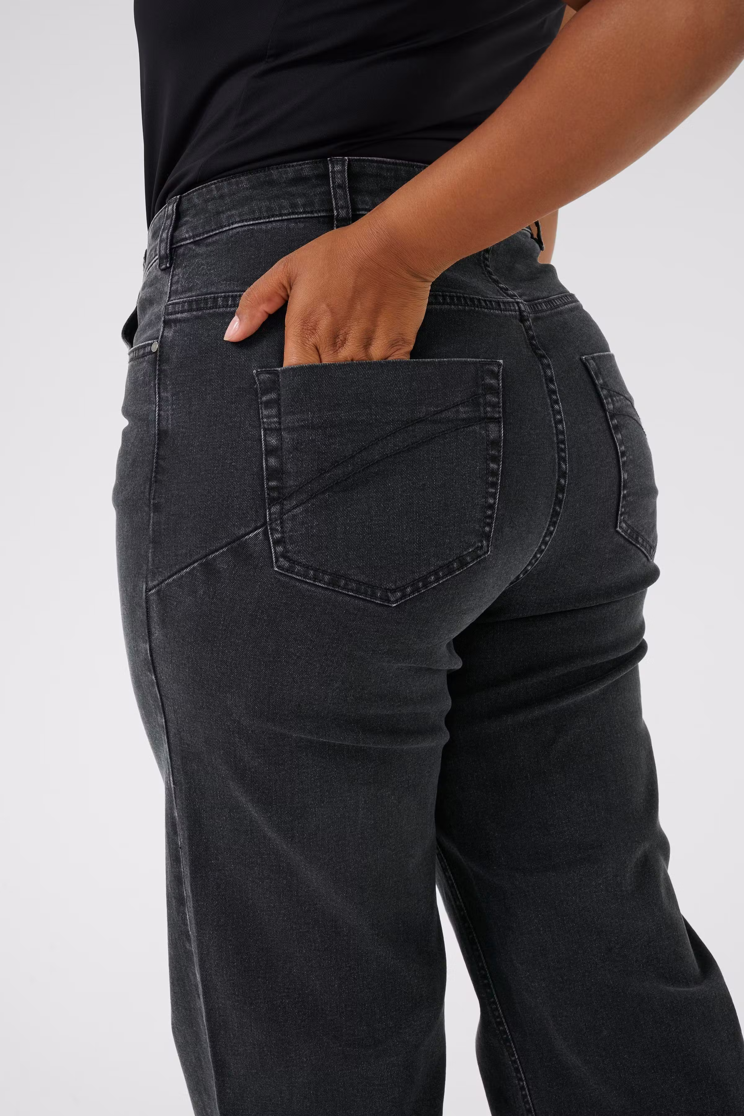 KCflora Flared Jeans LOOKBOOK DETAIL 10583712-108261