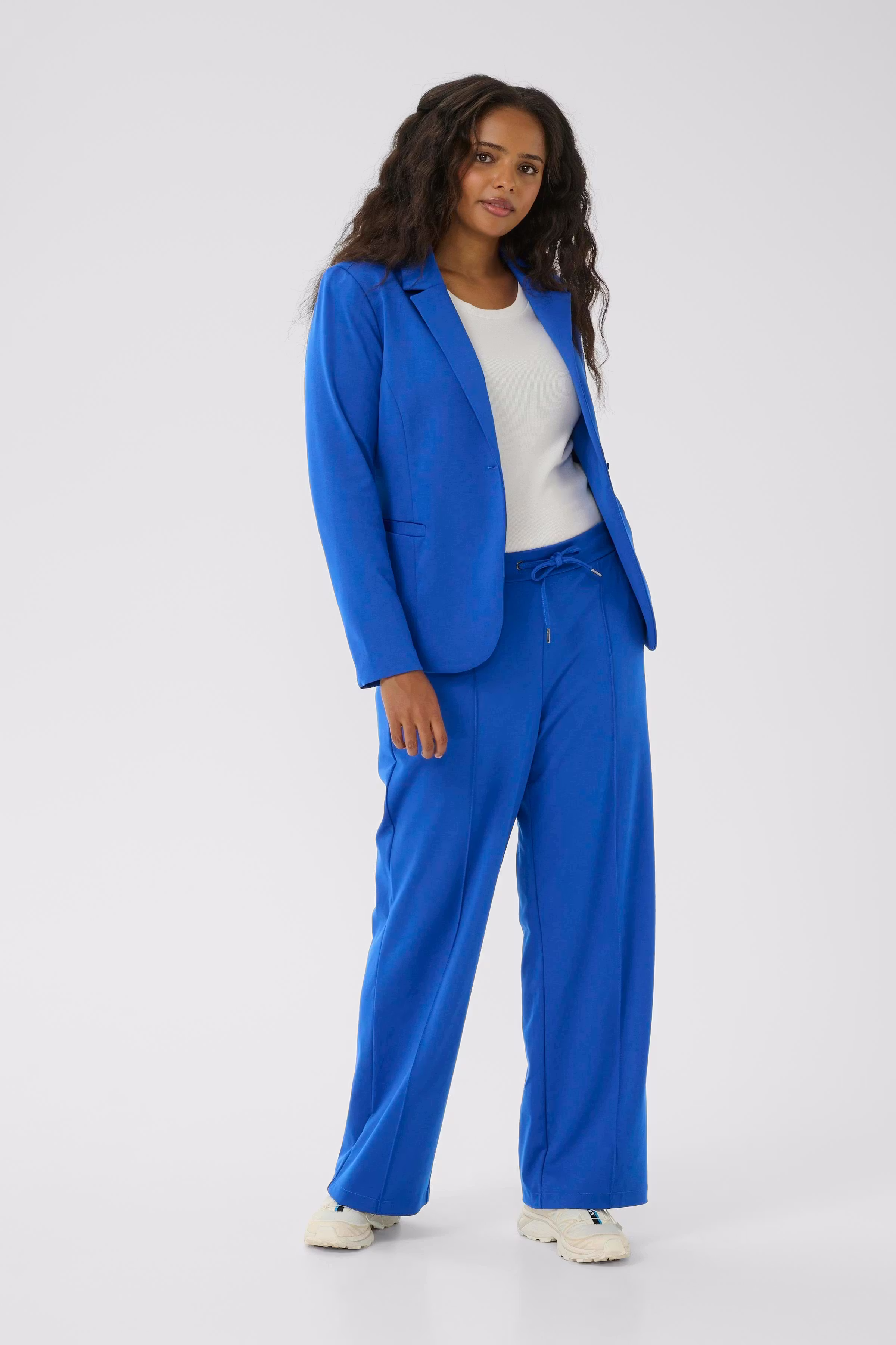 KCjenna Blazer LOOKBOOK FRONT 10582130-193952