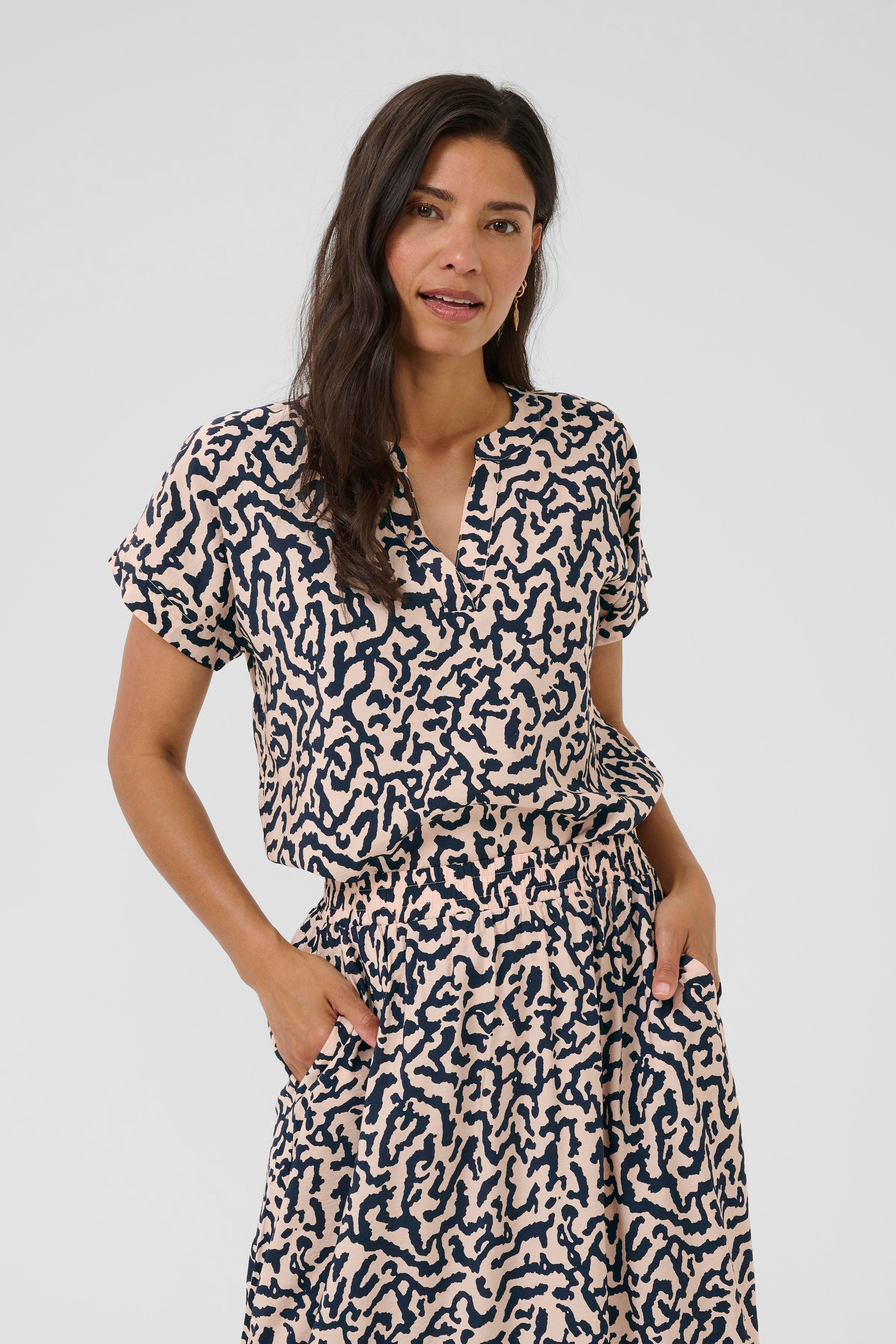 BPkatana Bluse LOOKBOOK FRONT 40200005-108360