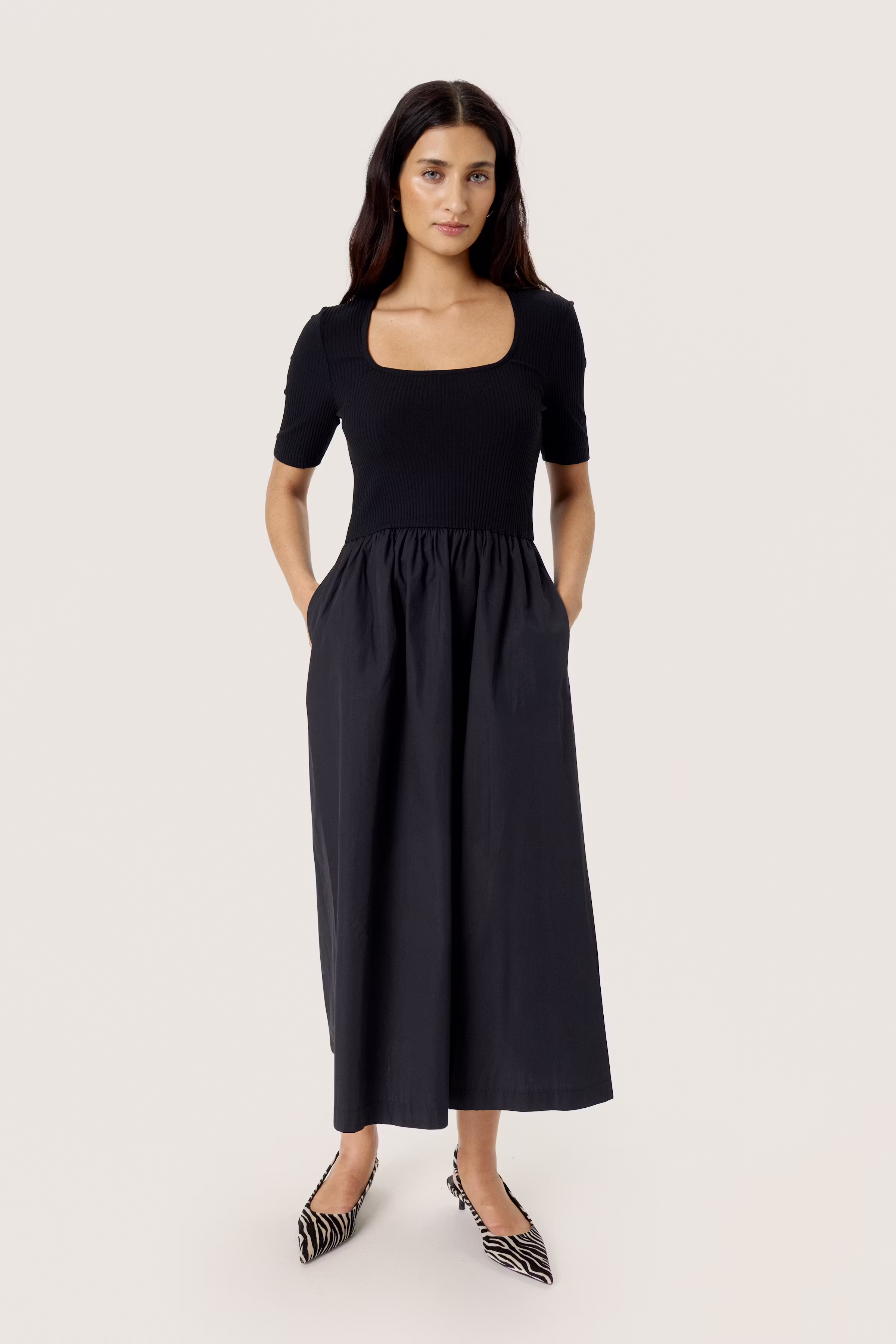 SLSimone Jurk LOOKBOOK FRONT 30408550-194008