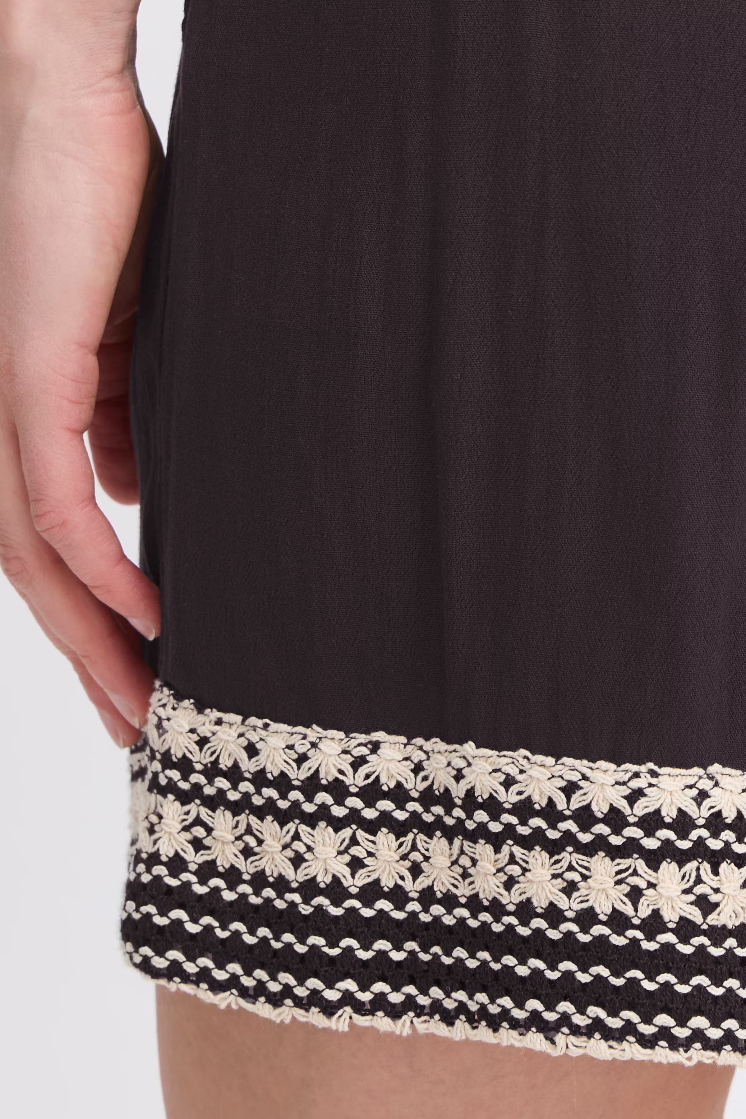 IHRAGNI Shorts LOOKBOOK DETAIL 20123290-194008