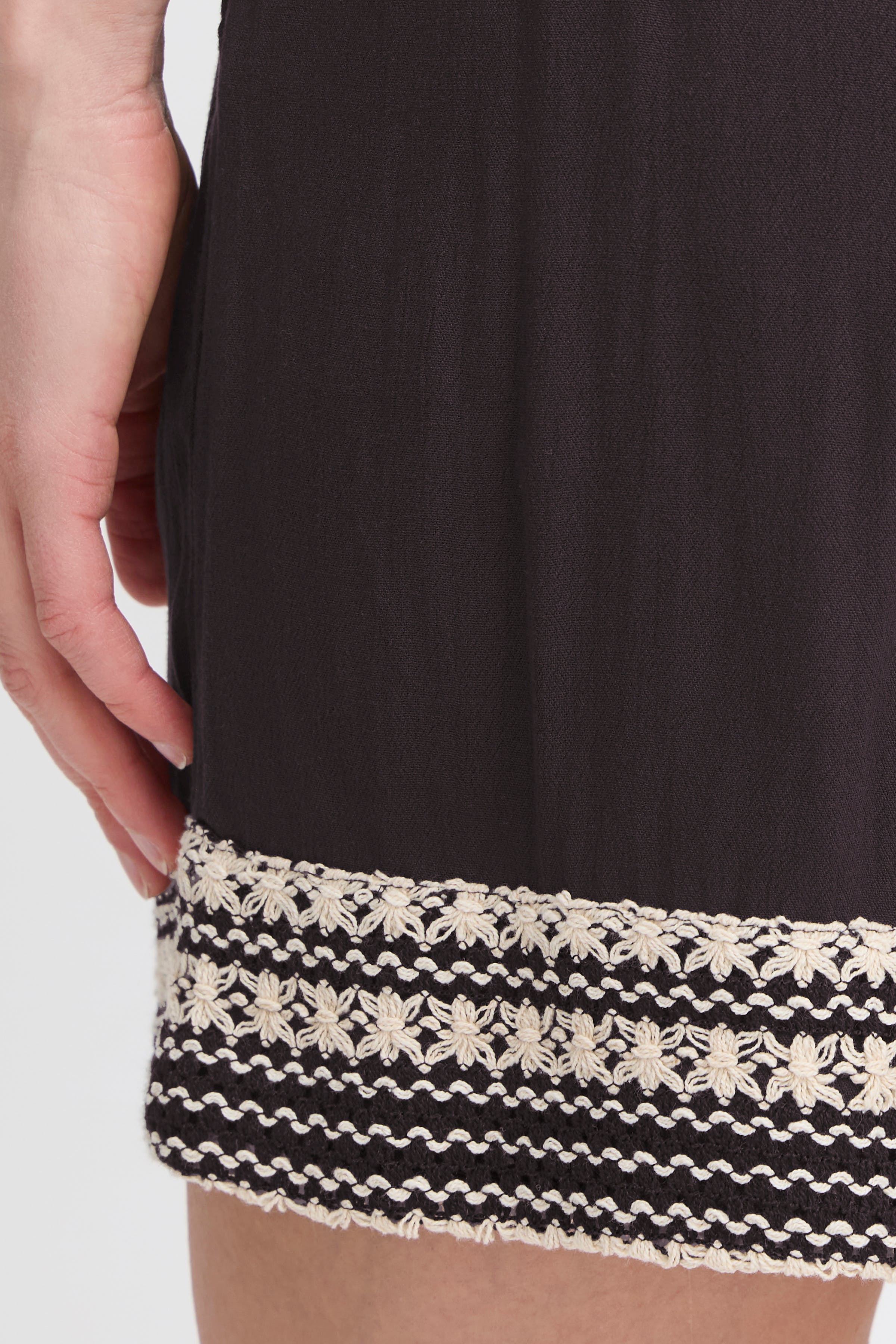 IHRAGNI Shorts LOOKBOOK DETAIL 20123290-194008