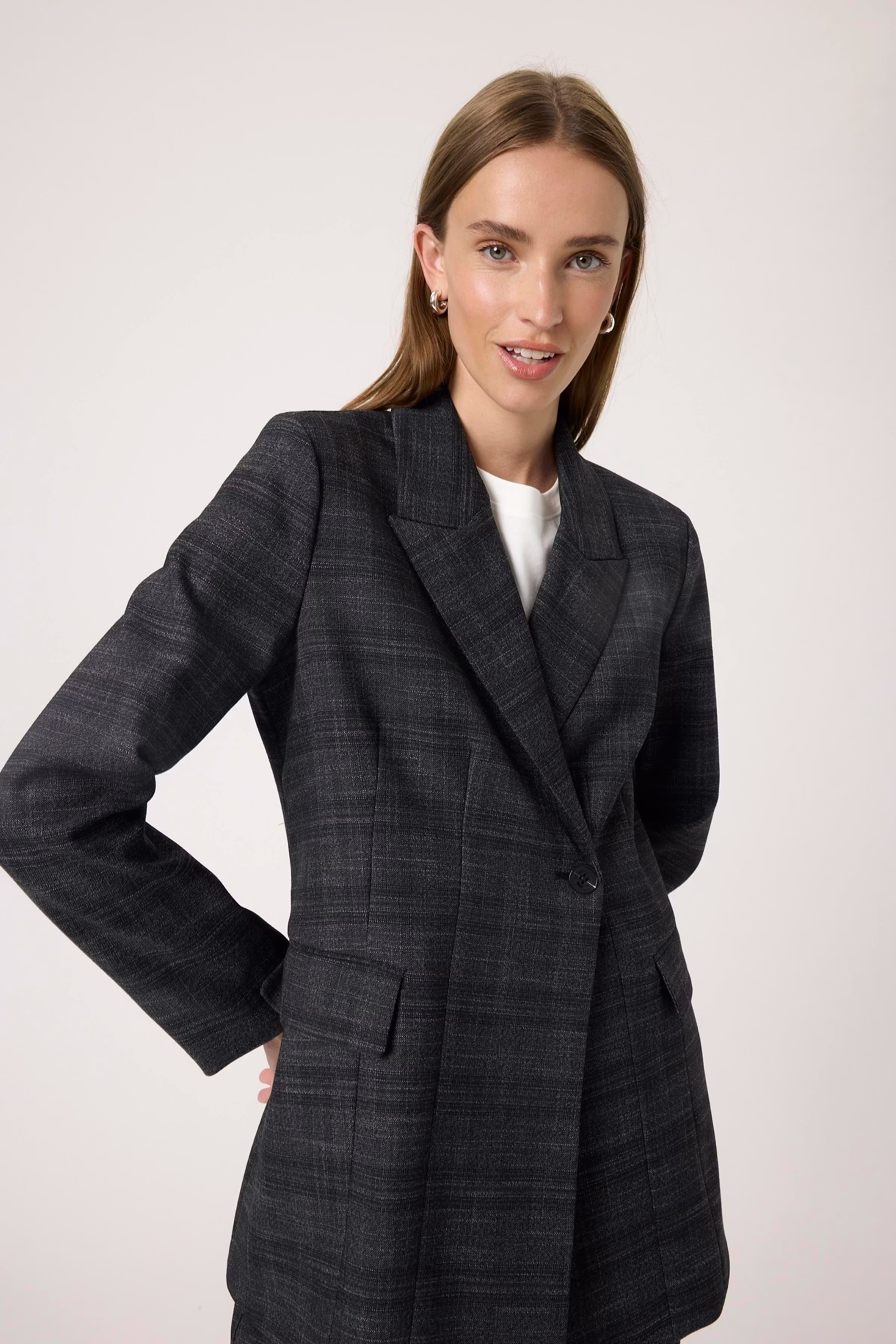 SLEvonne Blazer LOOKBOOK FRONT 30408847-304333