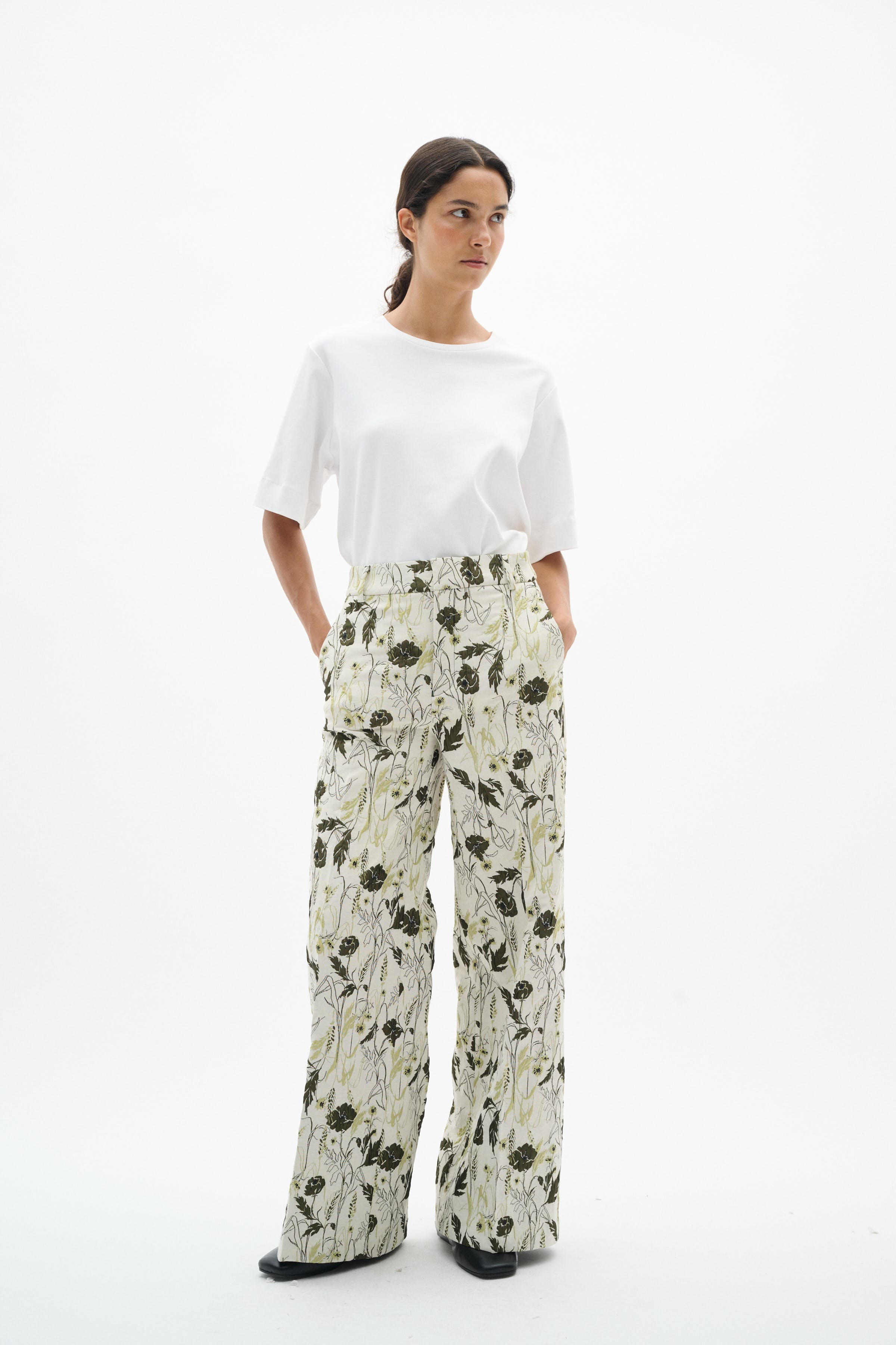 CECILYIW Broek LOOKBOOK FRONT 30112370-900006789