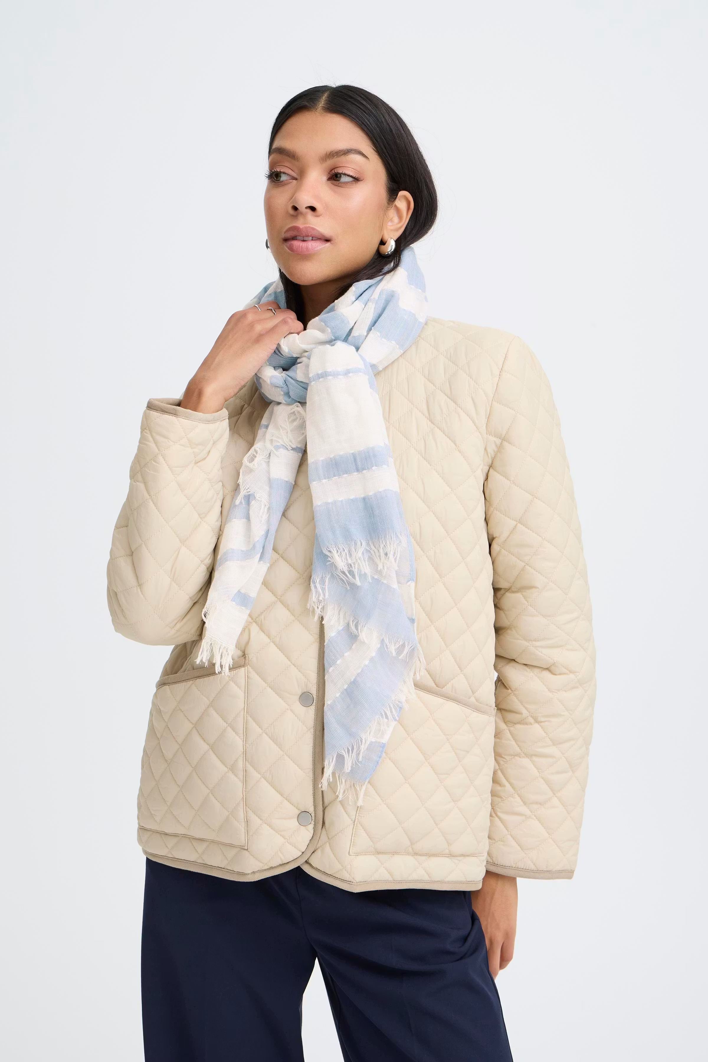 BYVIOBBY Skjerf LOOKBOOK FRONT 20818605-900004796