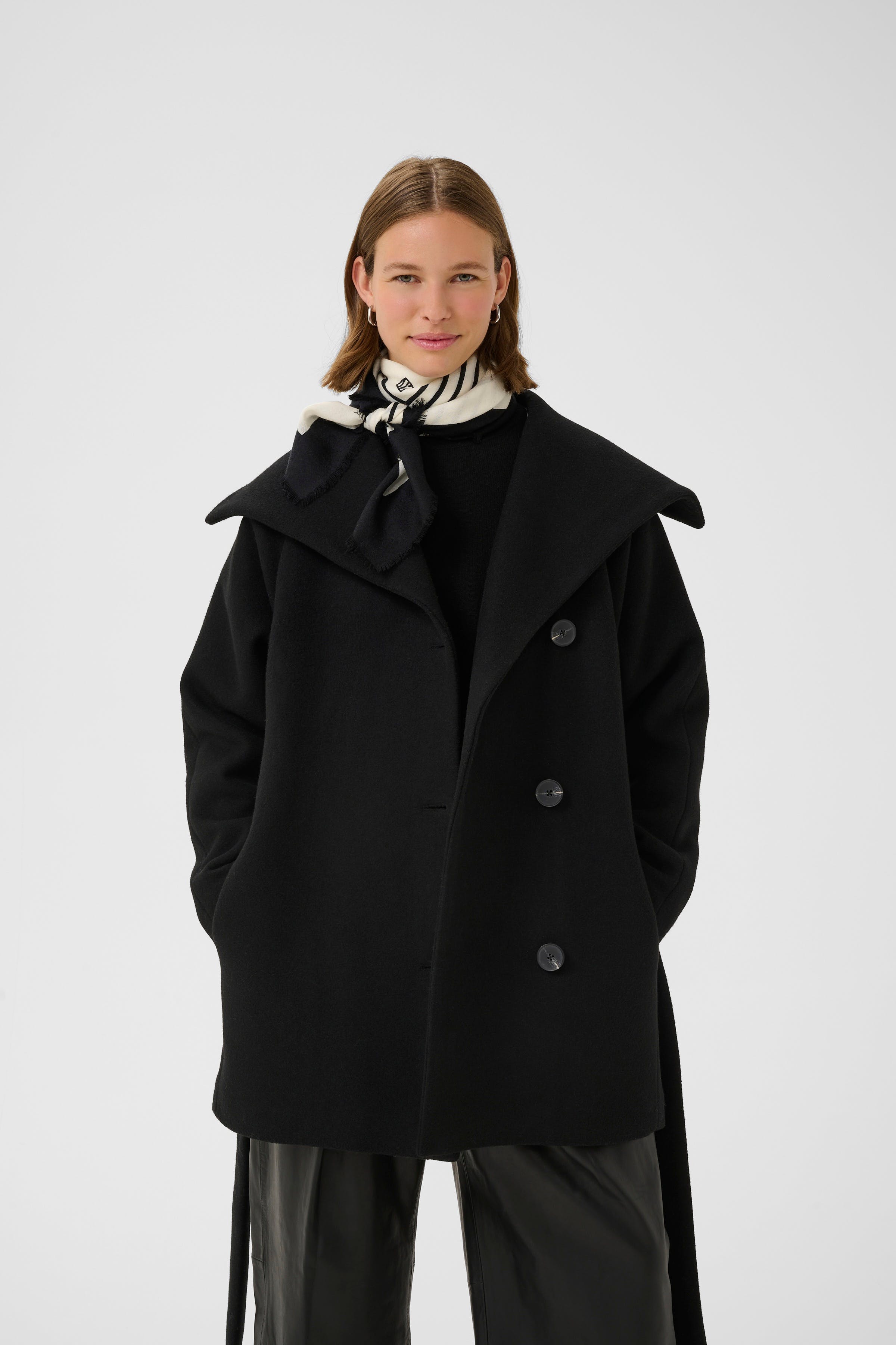 AmiIW Tuch LOOKBOOK FRONT 30110773-304068