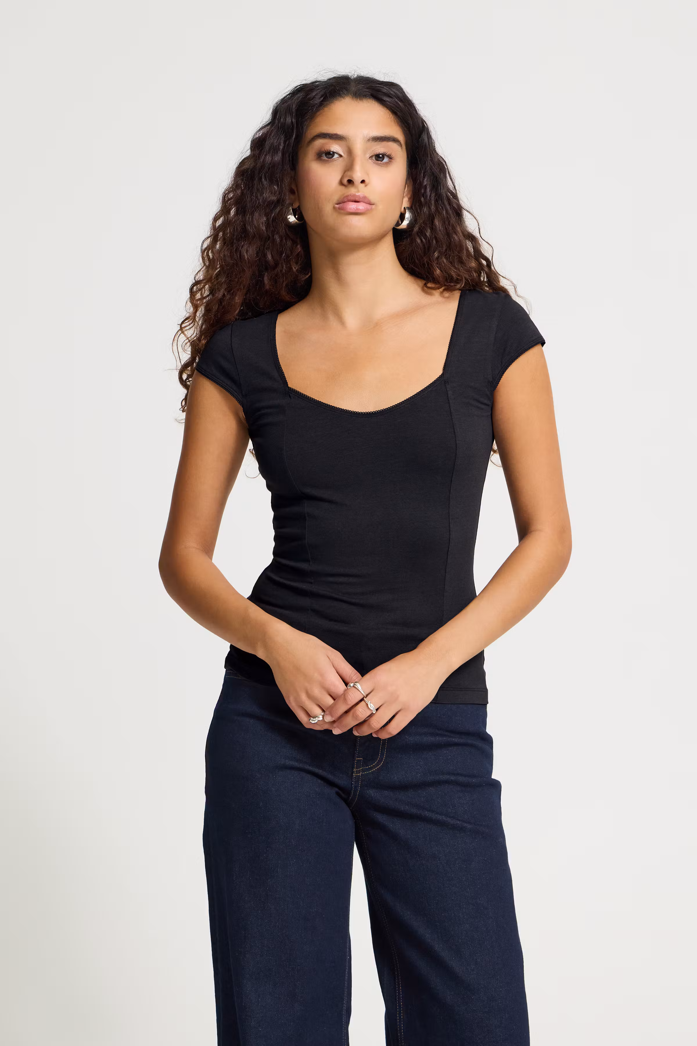 IHNOELLA Top LOOKBOOK FRONT 20126983-194008