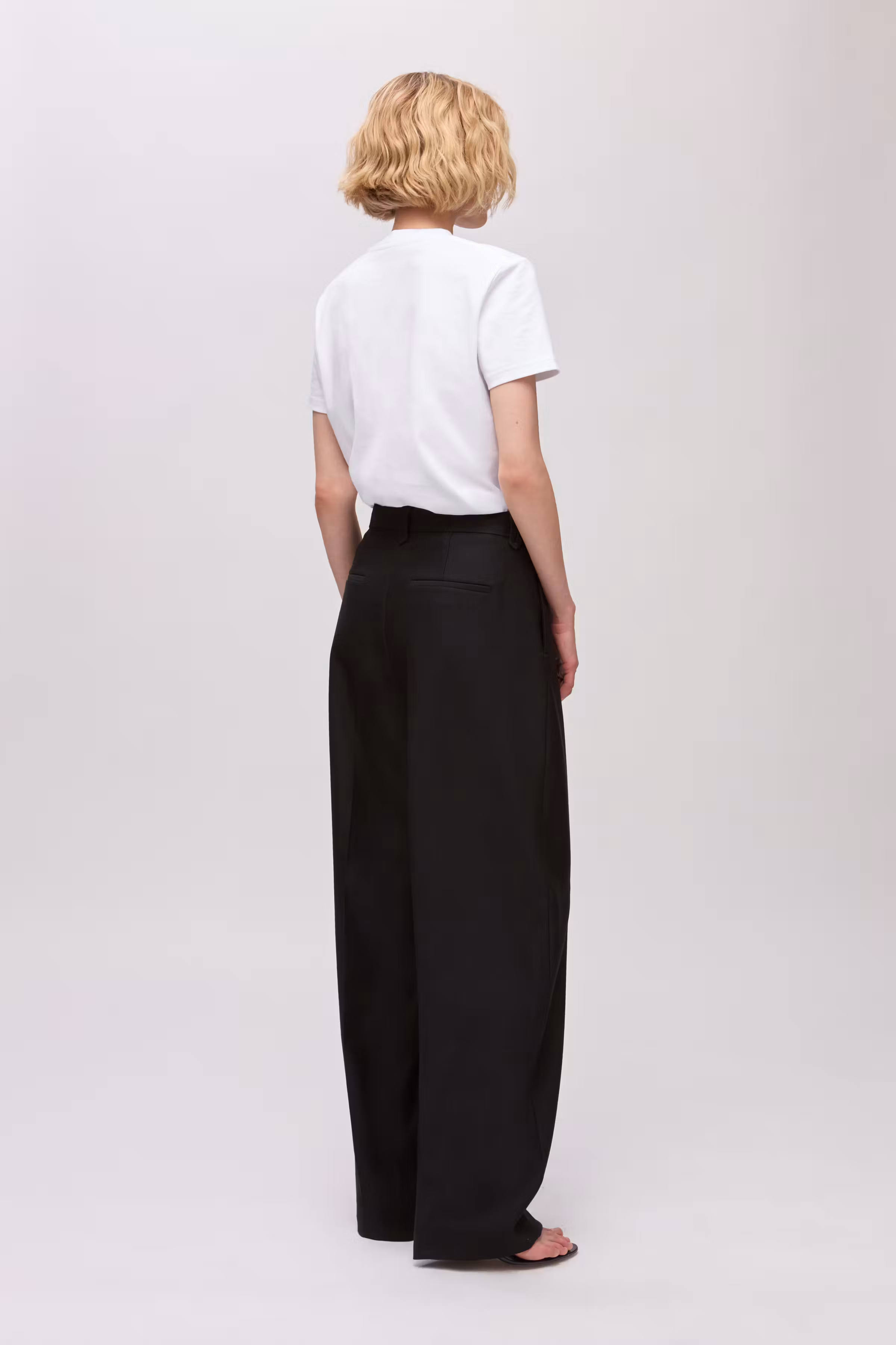 IOPinta Trousers LOOKBOOK BACK 30600133-BK999