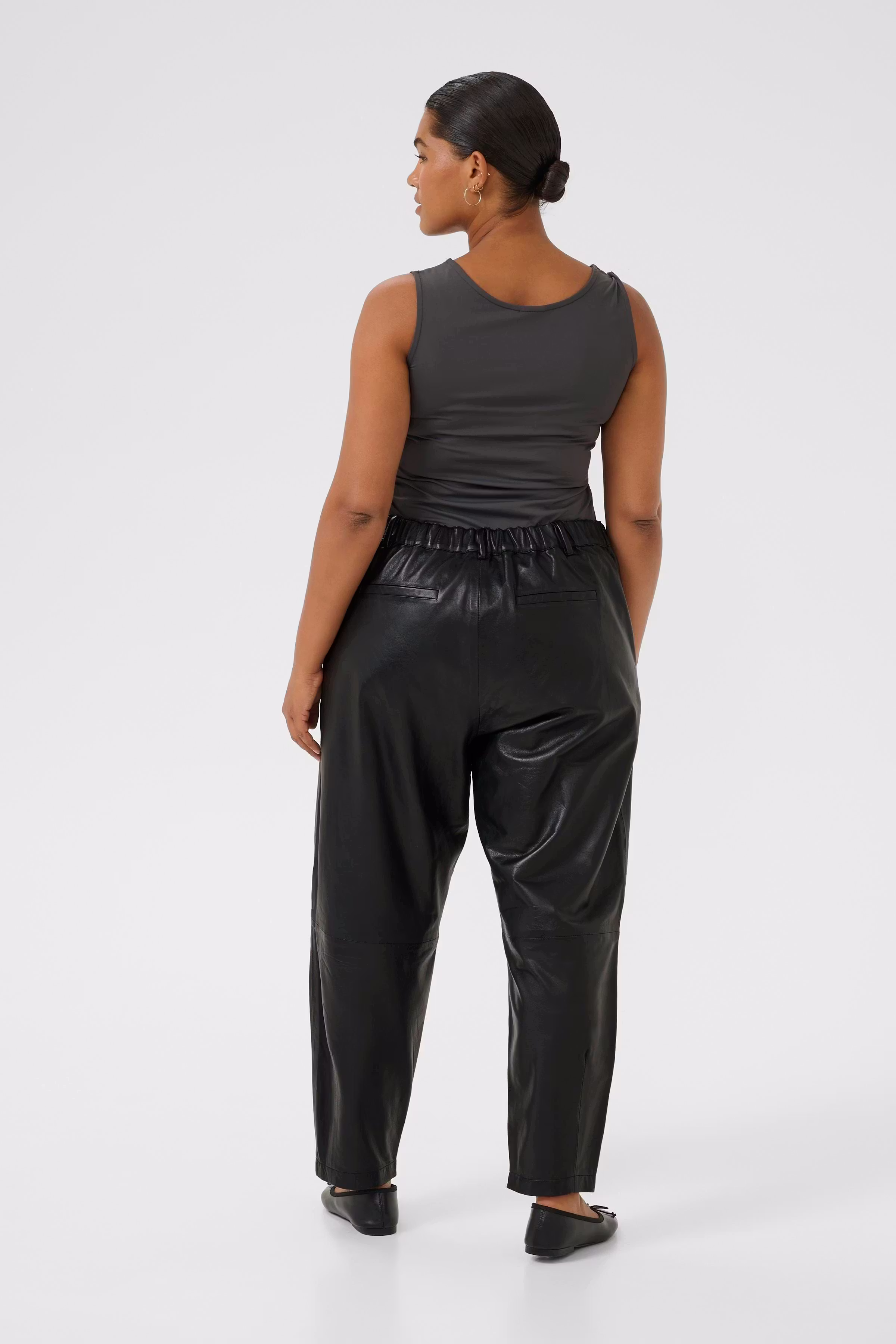 KCtera Trousers LOOKBOOK BACK 10583696-100121