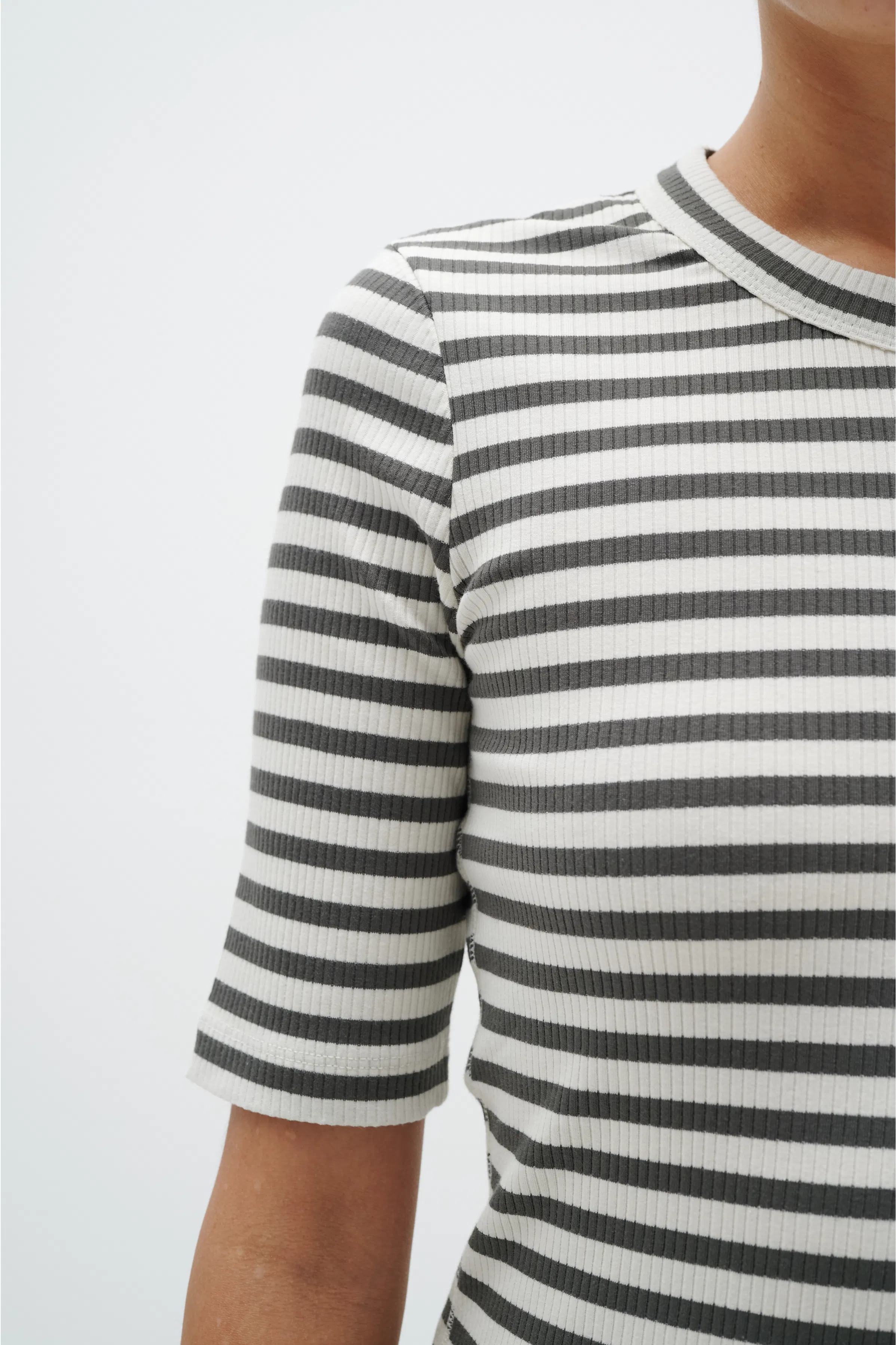 DagnaIW Striped T-shirt LOOKBOOK DETAIL 30107269-302406