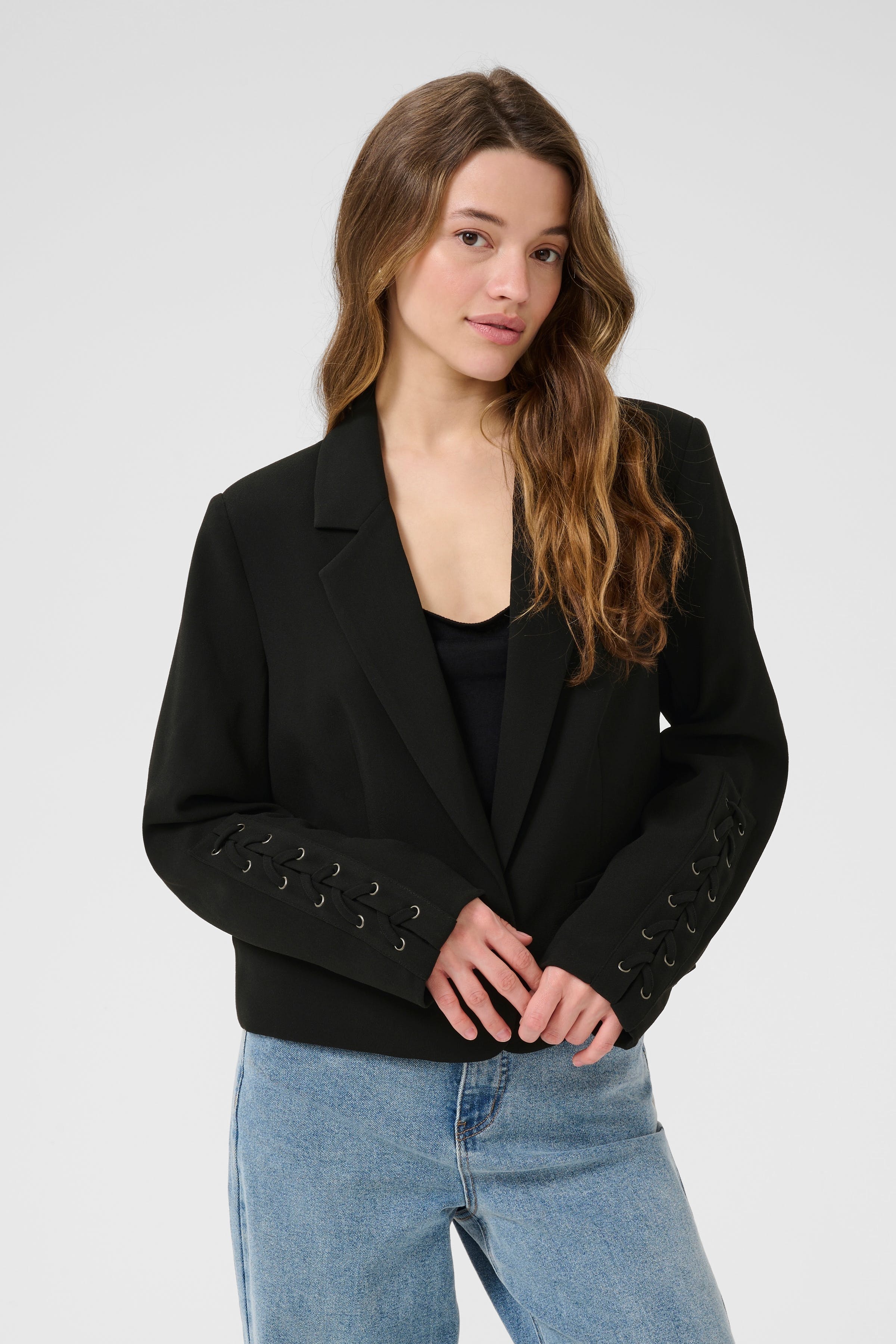 KAlisa Blazer LOOKBOOK FRONT 10510272-100121